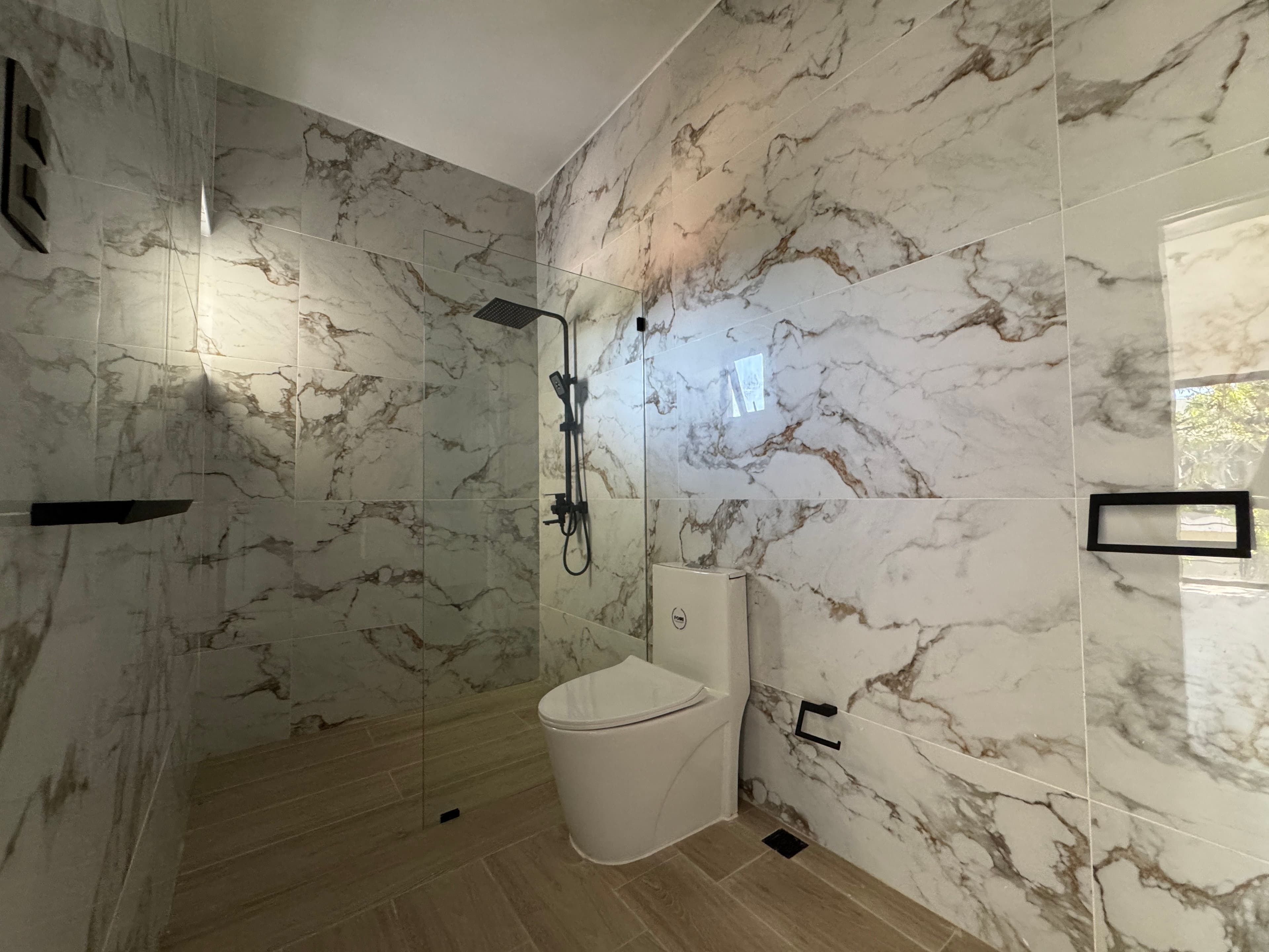 Modern 3-Bedroom Pool Villa in Villas Larimar, Perla Marina — Bathroom
