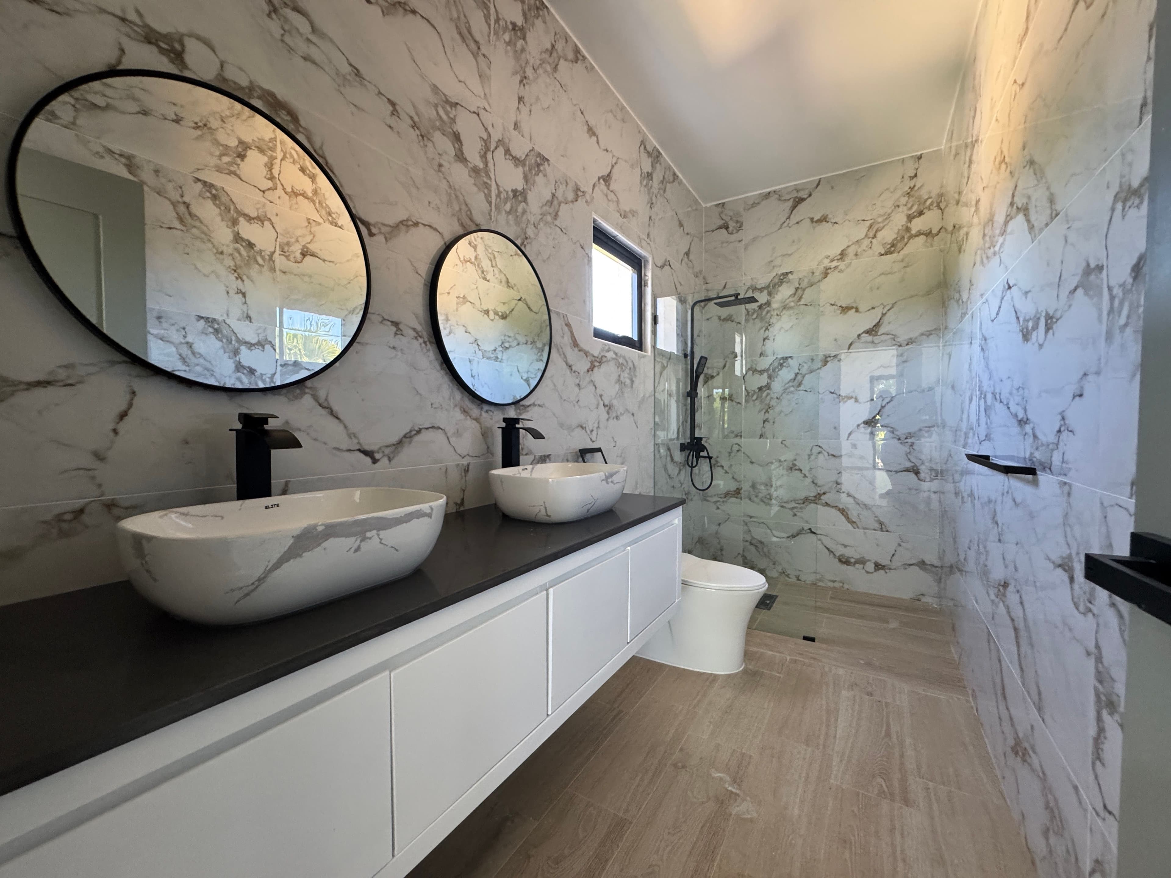 Modern 3-Bedroom Pool Villa in Villas Larimar, Perla Marina — Bathroom