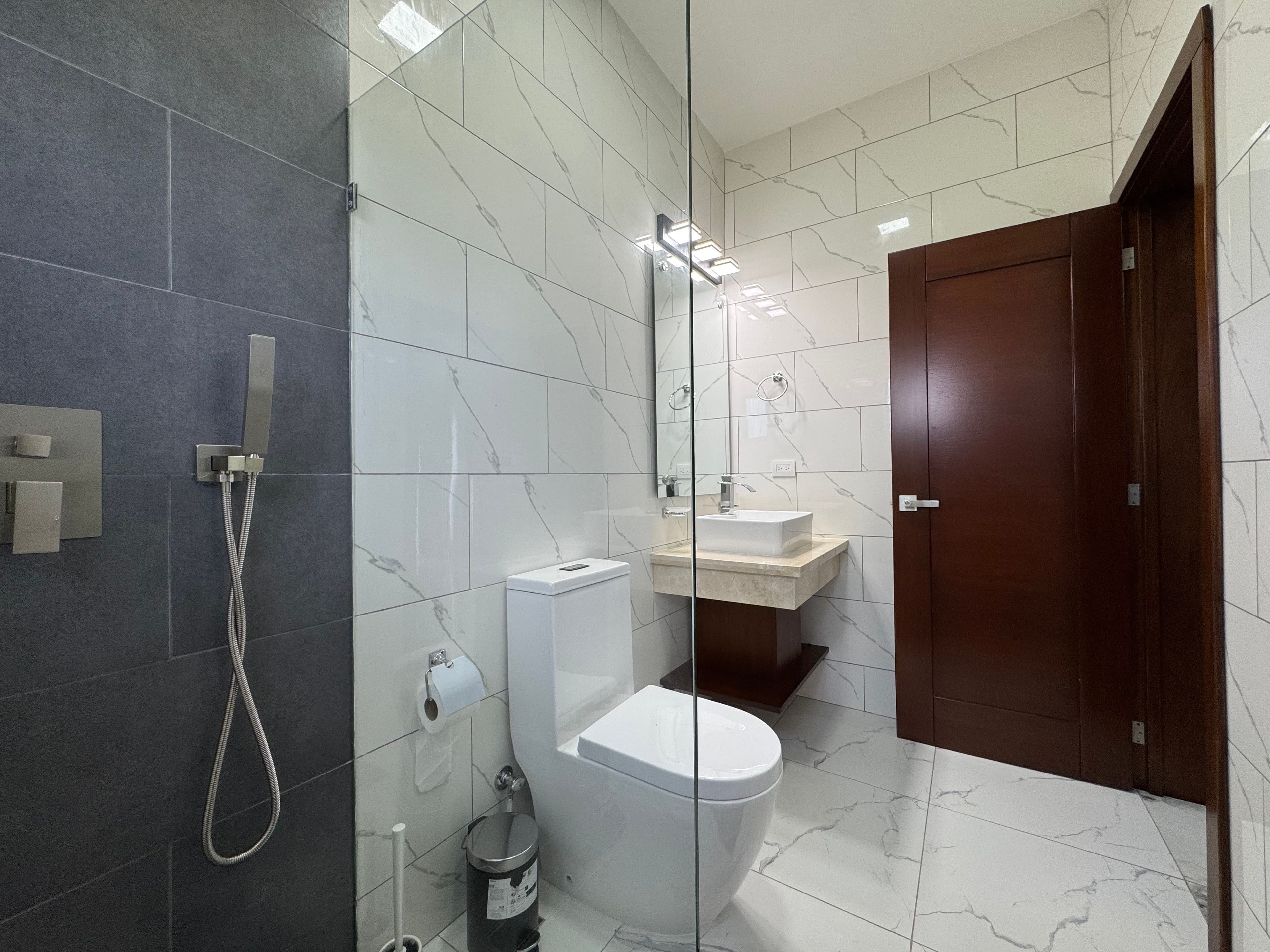 فيلا جديدة من 3 غرف نوم مع مسبح خاص في Sosúa Ocean Village — Bathroom