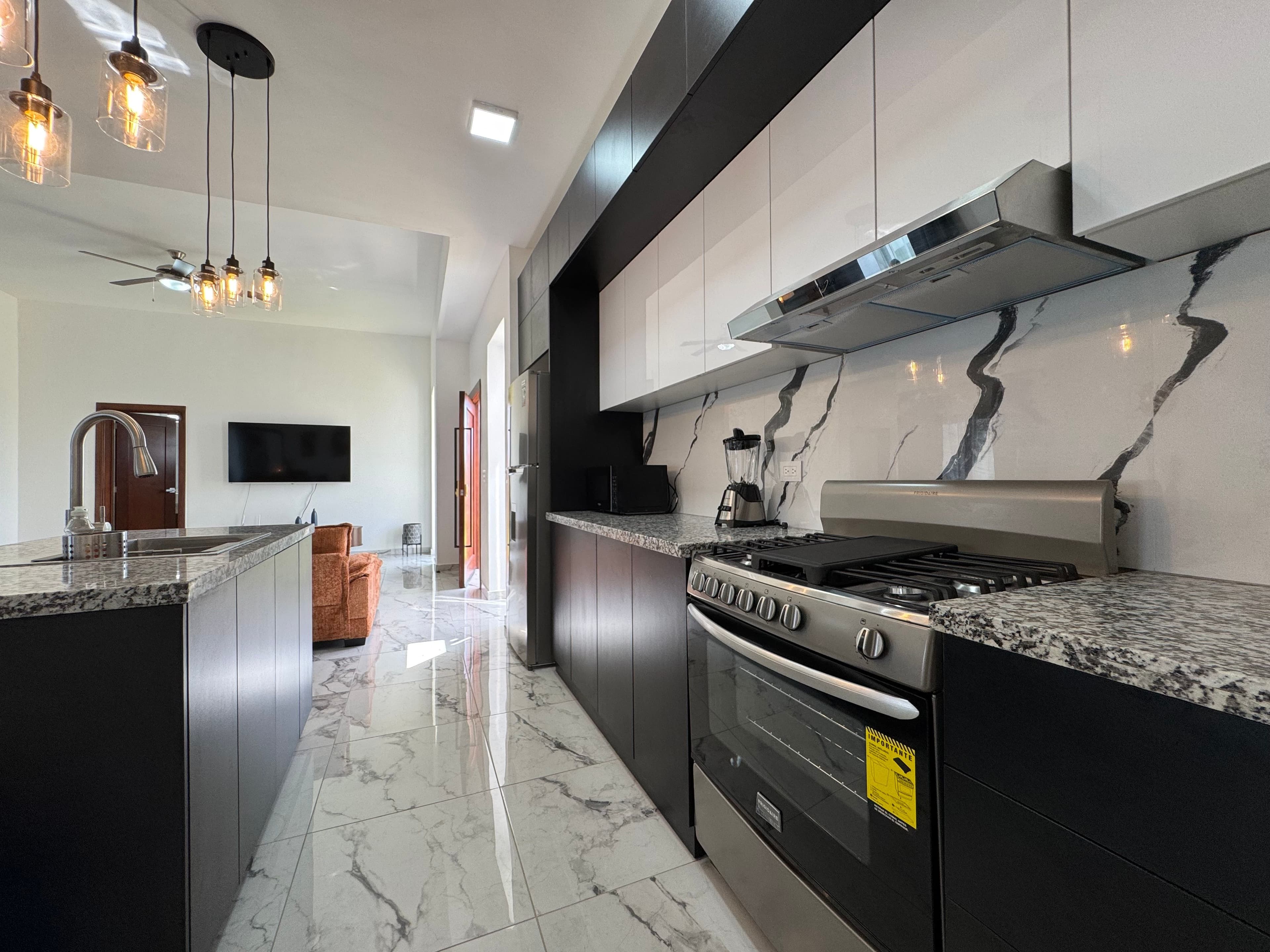 فيلا جديدة من 3 غرف نوم مع مسبح خاص في Sosúa Ocean Village — Kitchen