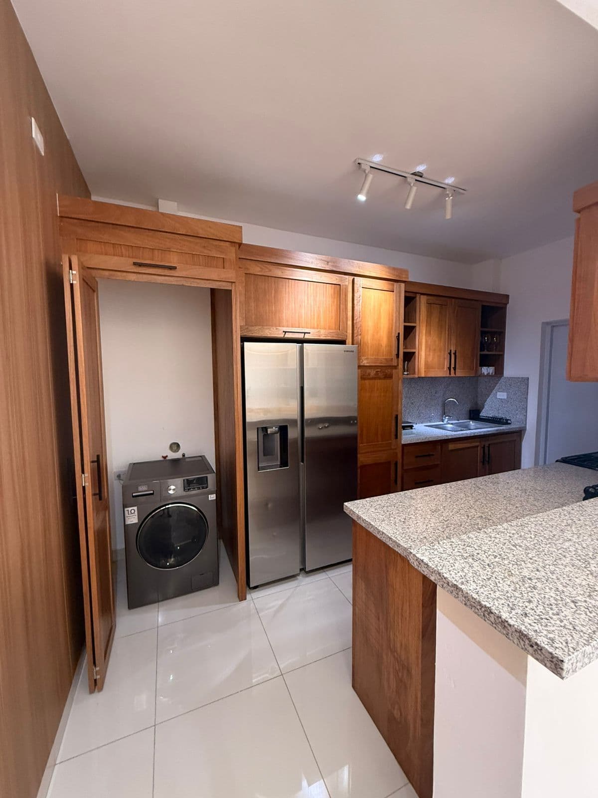 Квартира з 3 спальнями на березі океану на Malecón у Пуерто-Плата — Kitchen