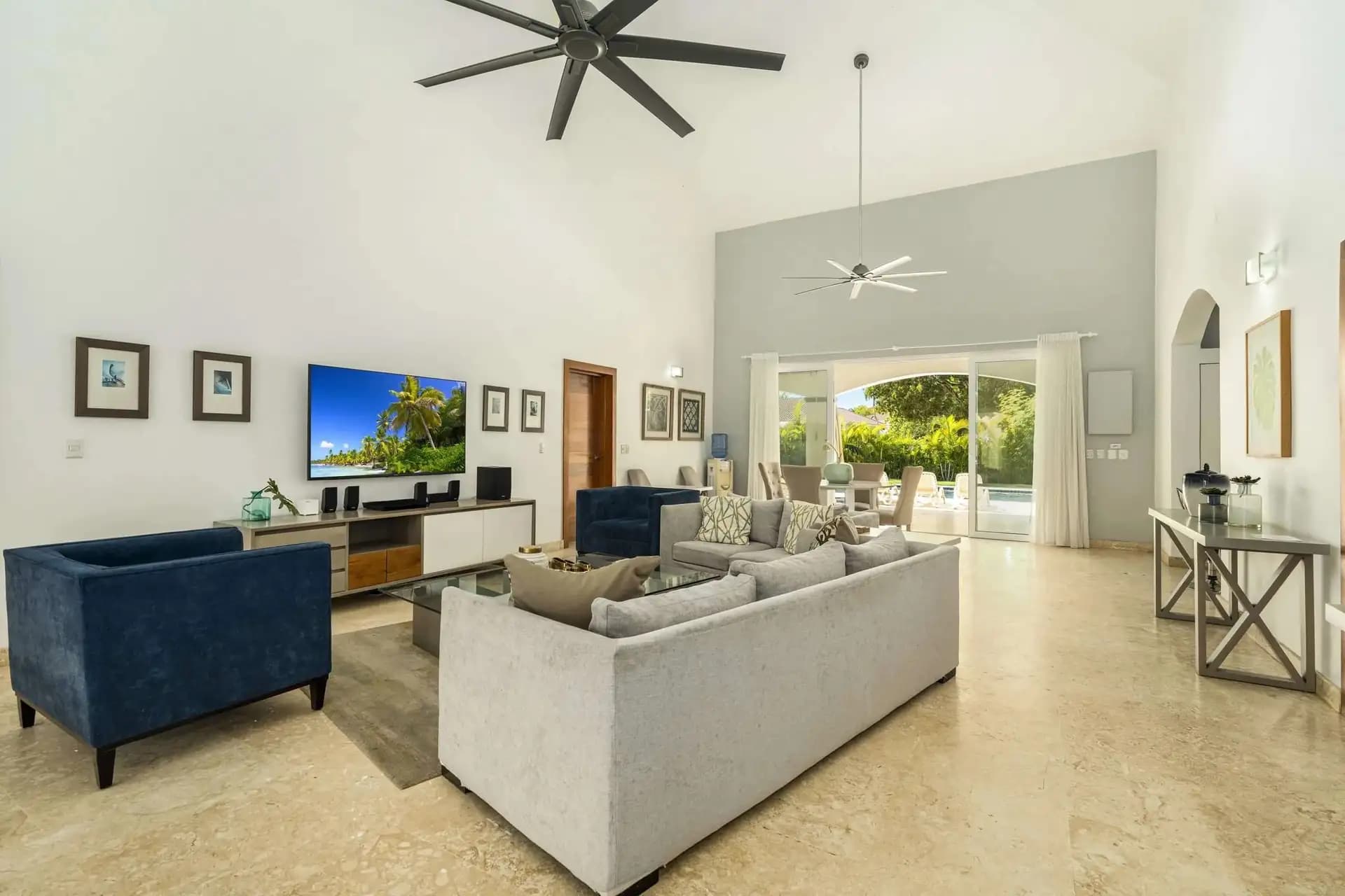 4-Bedroom Furnished Villa with Private Pool in Sosúa — Living room