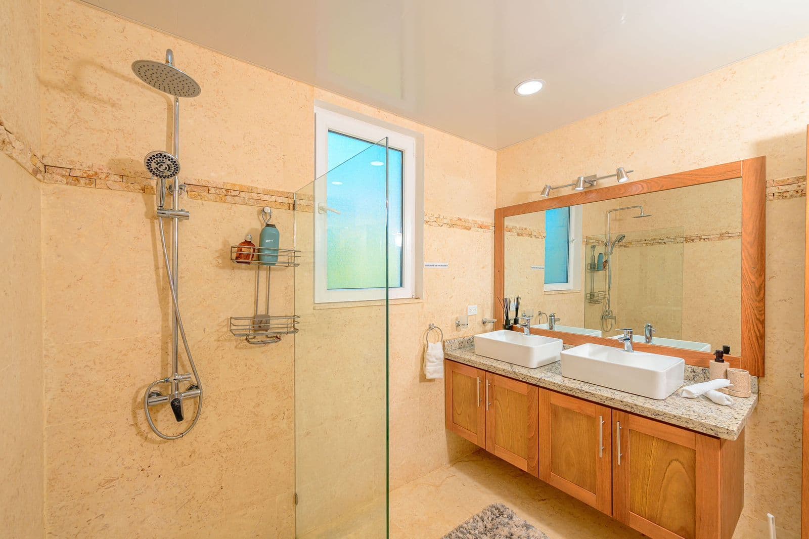 2-Bedroom Ocean-View Apartment at Hispaniola Beach, Sosúa — Bathroom