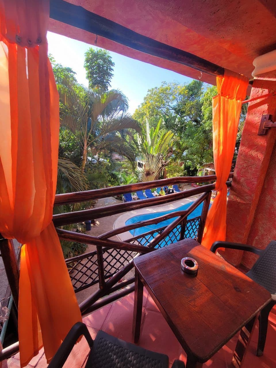 Hotel im mexikanischen Stil mit 21 Zimmern und Innenhofpool in Sosúa — Ausblick