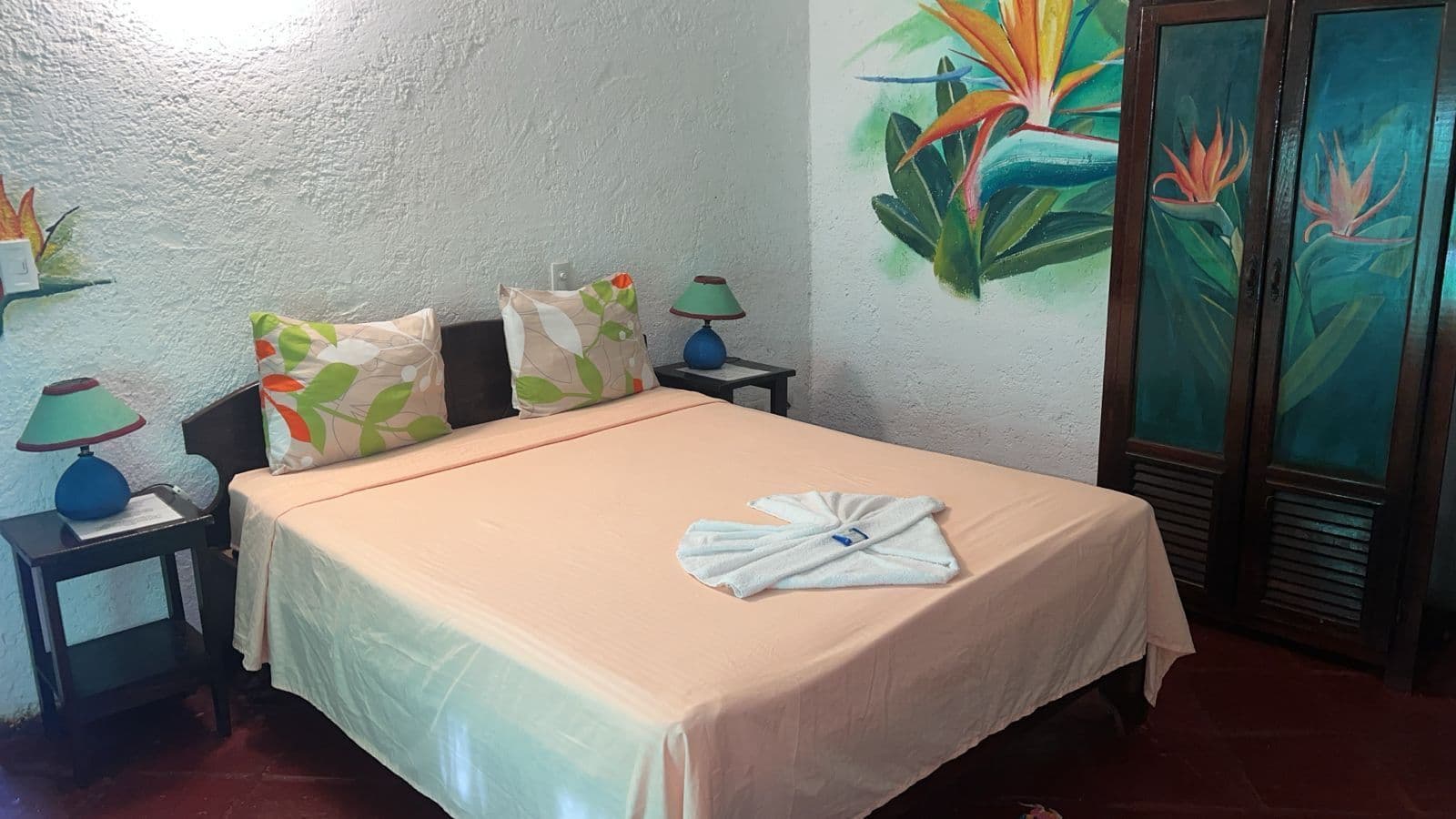 Hotel im mexikanischen Stil mit 21 Zimmern und Innenhofpool in Sosúa — Schlafzimmer