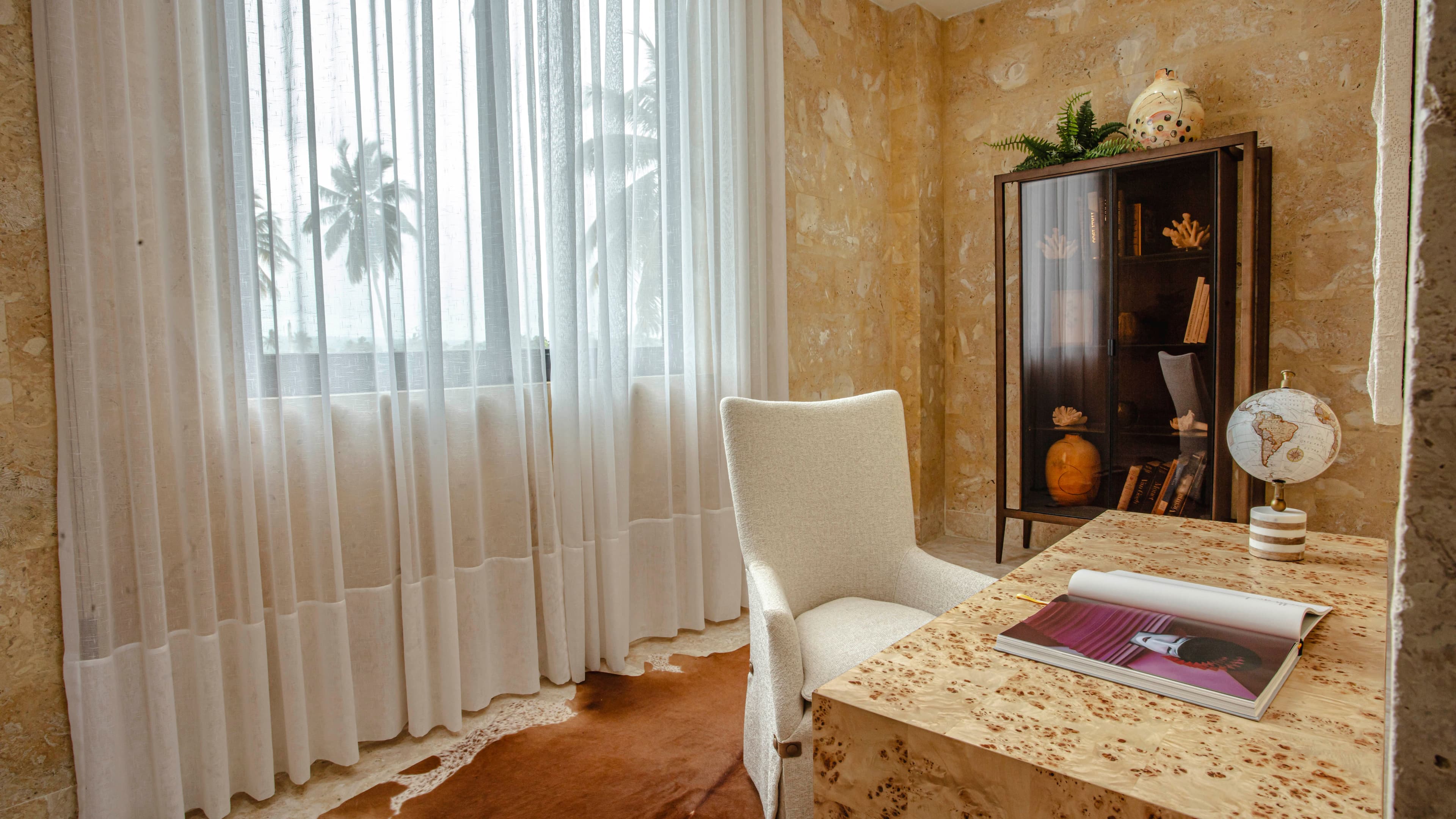 Strandvilla aus Coralina-Stein mit 3 Schlafzimmern in Gaspard Hernandez — Arbeitszimmer