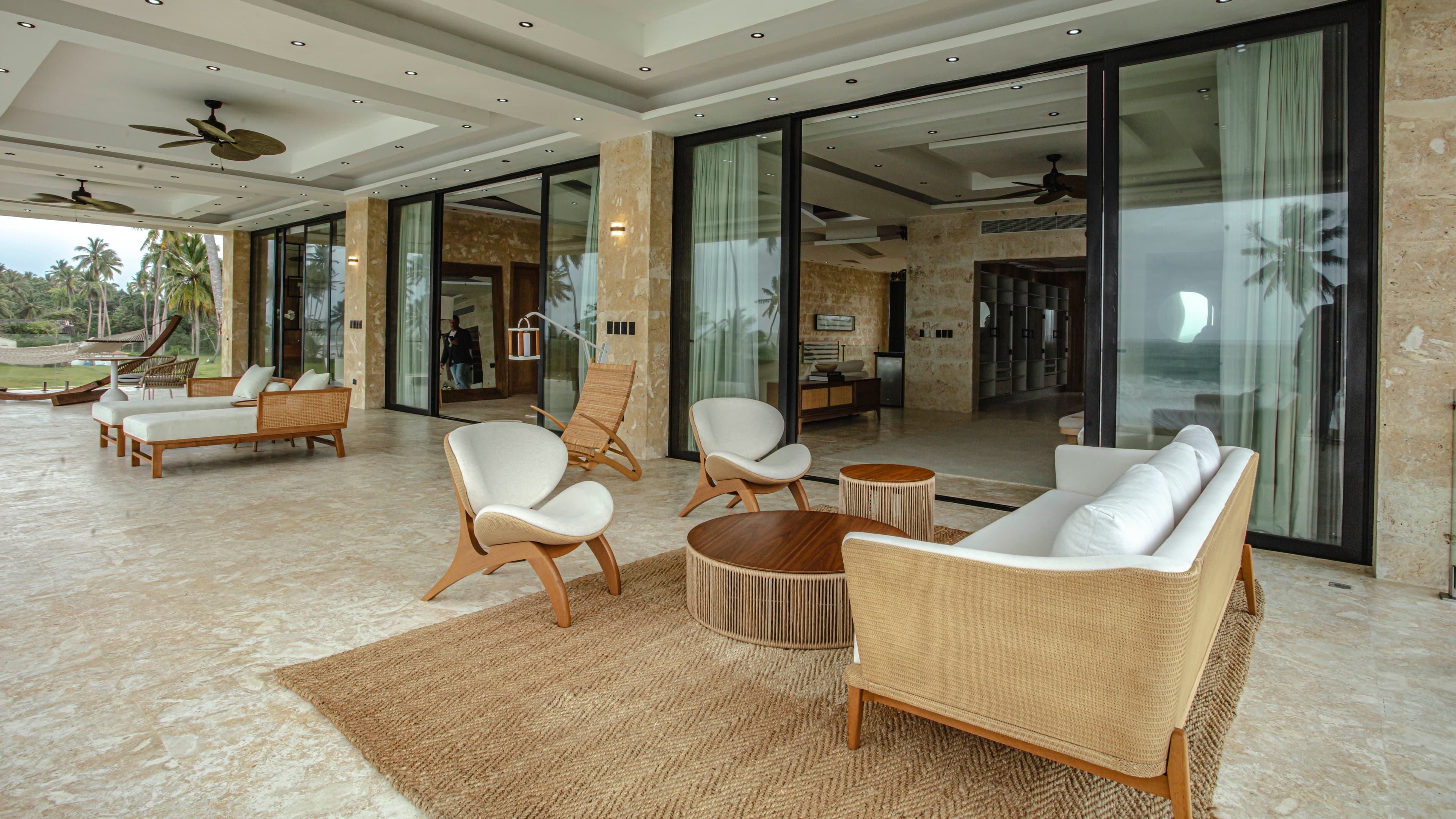 Strandvilla aus Coralina-Stein mit 3 Schlafzimmern in Gaspard Hernandez — Terrasse