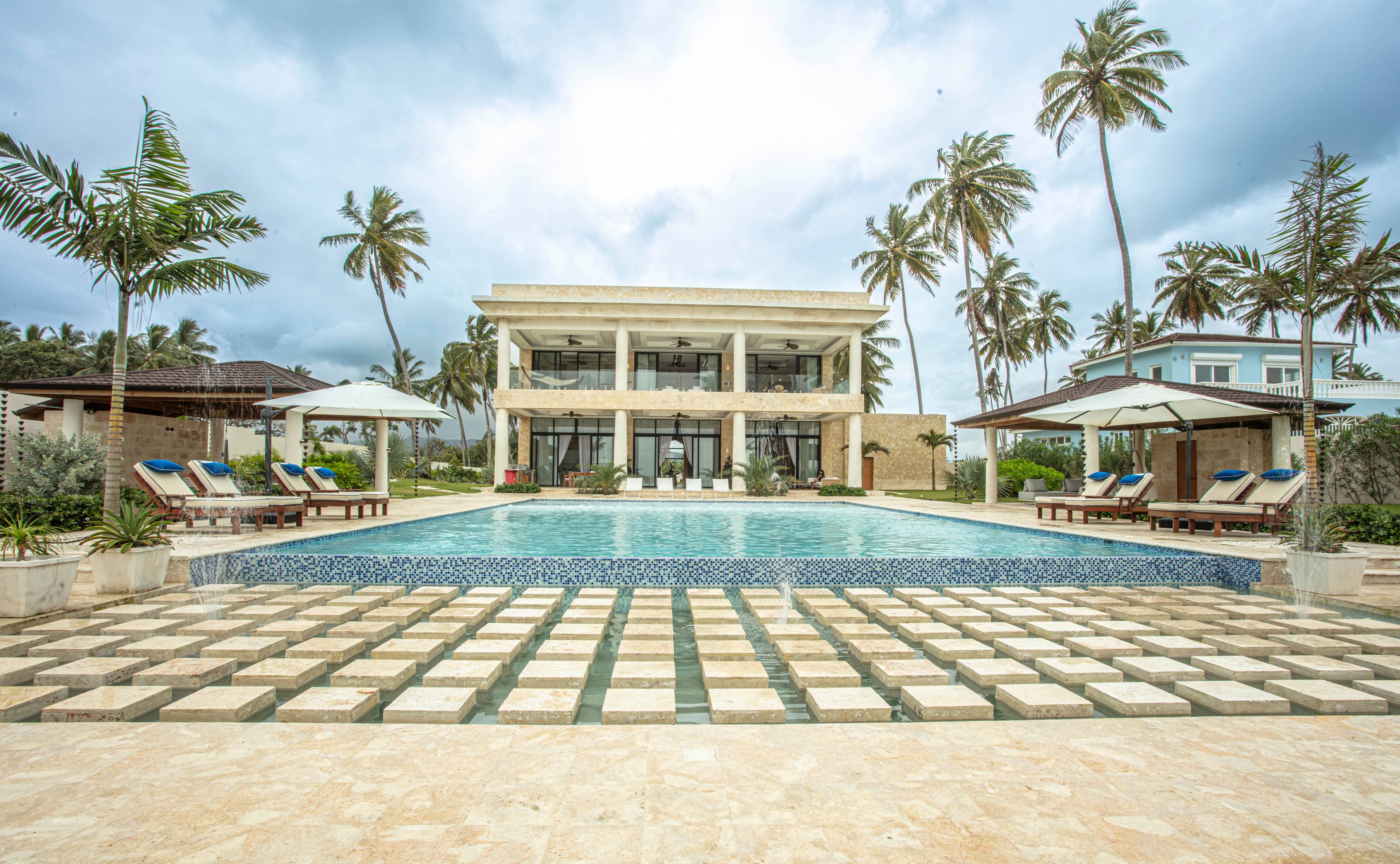 Strandvilla aus Coralina-Stein mit 3 Schlafzimmern in Gaspard Hernandez — Pool