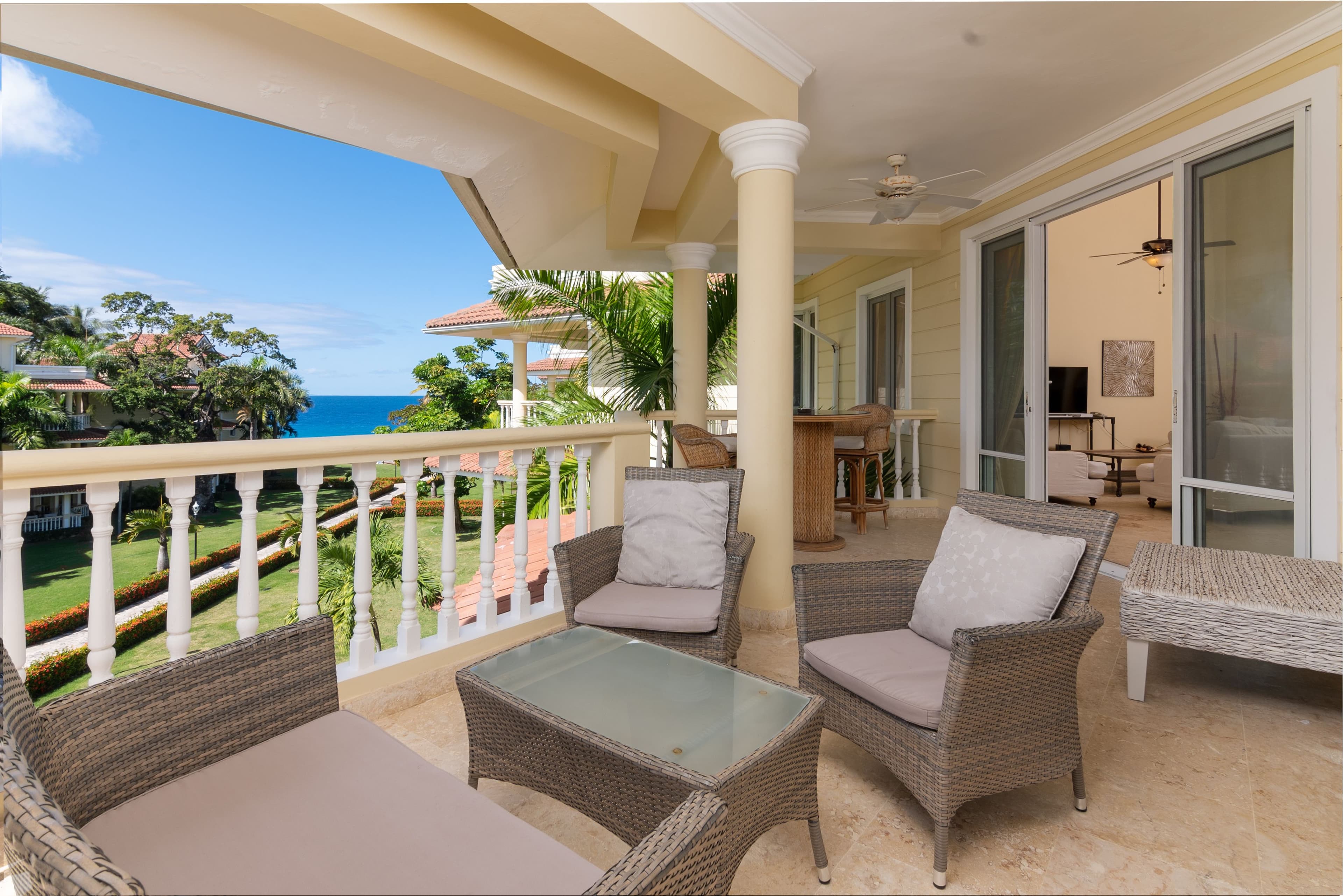 3-Bedroom Beachfront Apartment at Hispaniola Beach, Sosúa — Balcony