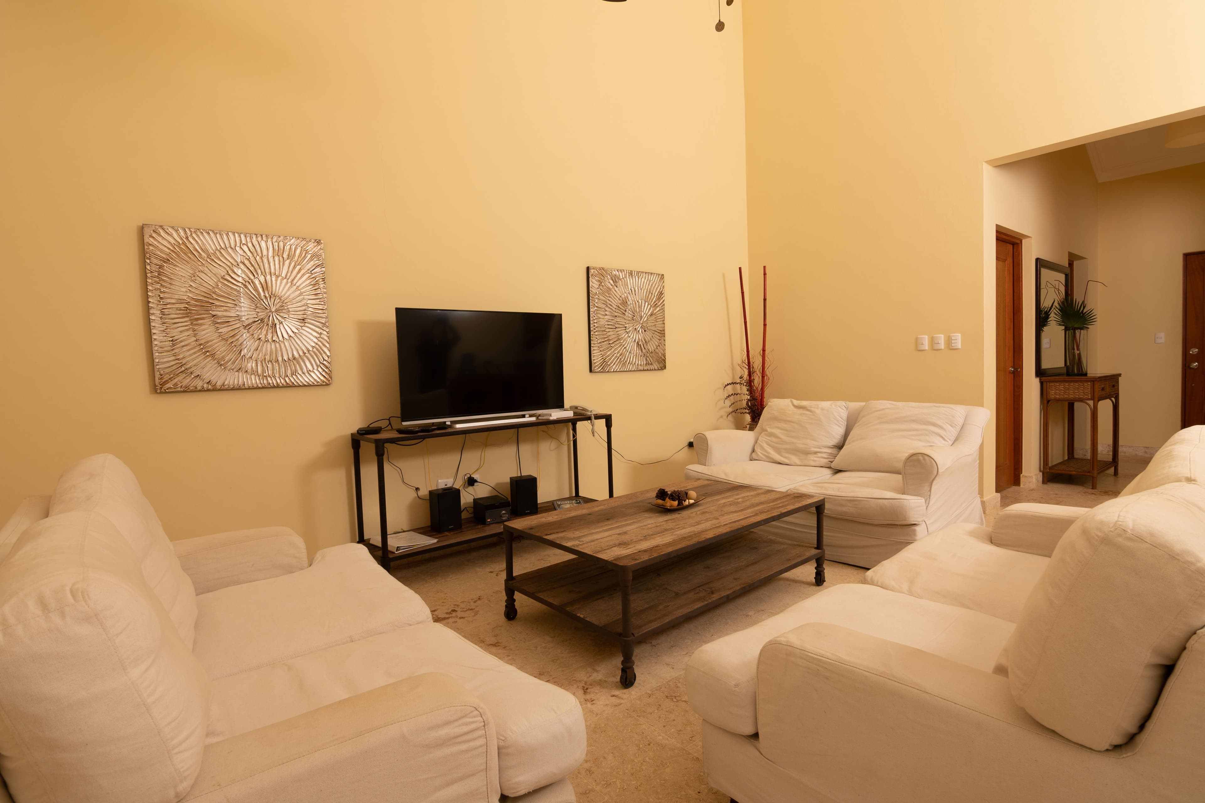 3-Bedroom Beachfront Apartment at Hispaniola Beach, Sosúa — Living room