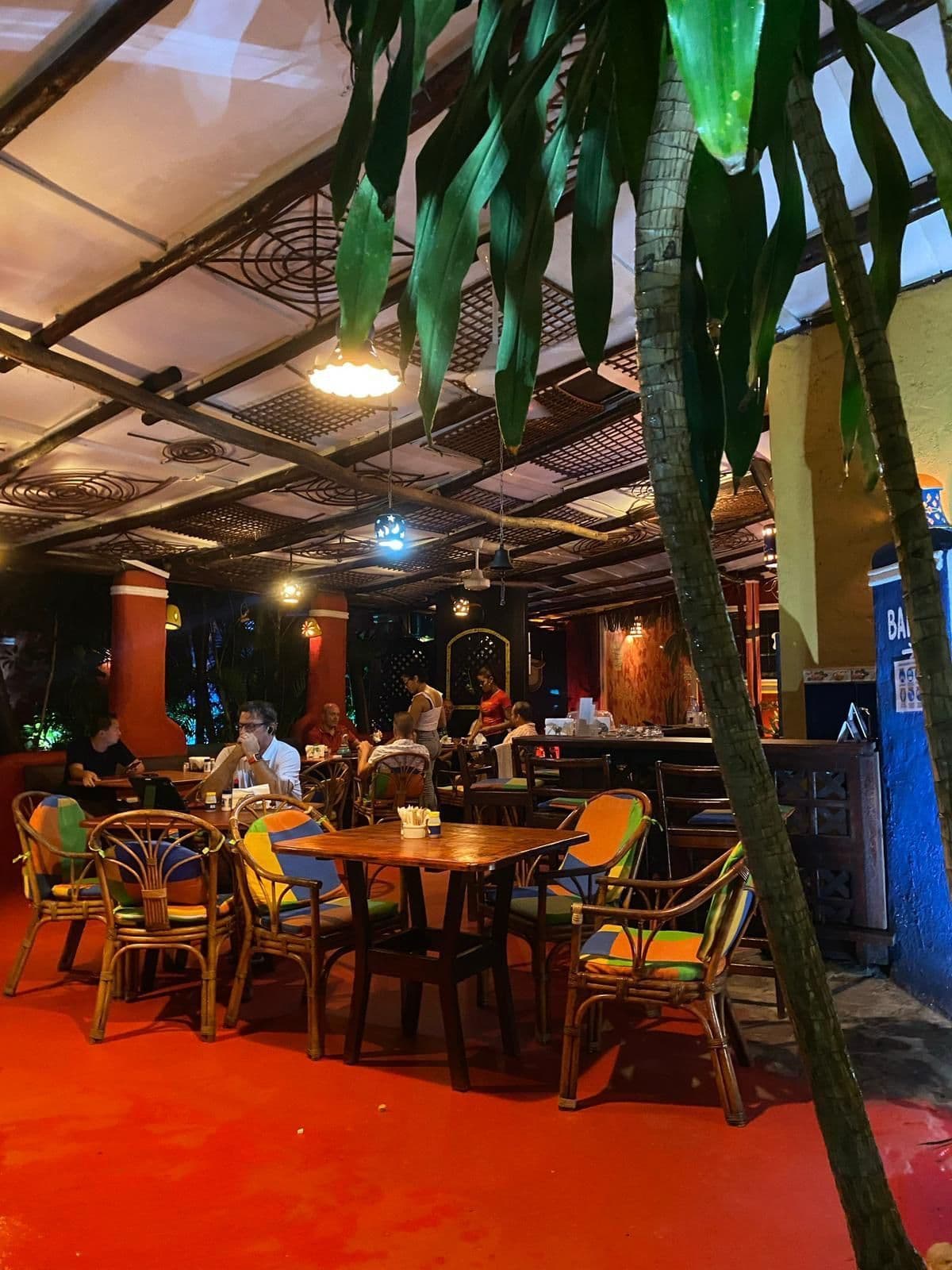Hotel im mexikanischen Stil mit 21 Zimmern und Innenhofpool in Sosúa — Restaurant & Bar