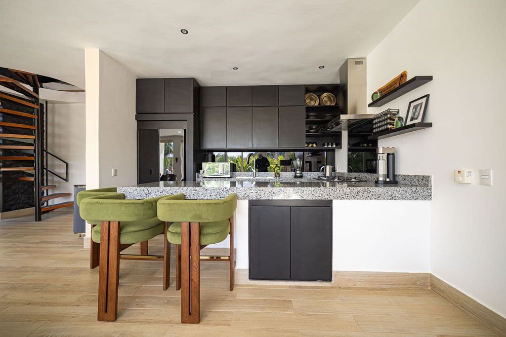 Villa mit 2 Schlafzimmern, Pool und Erweiterungsfläche in Agua Dulce, Sosúa — Küche