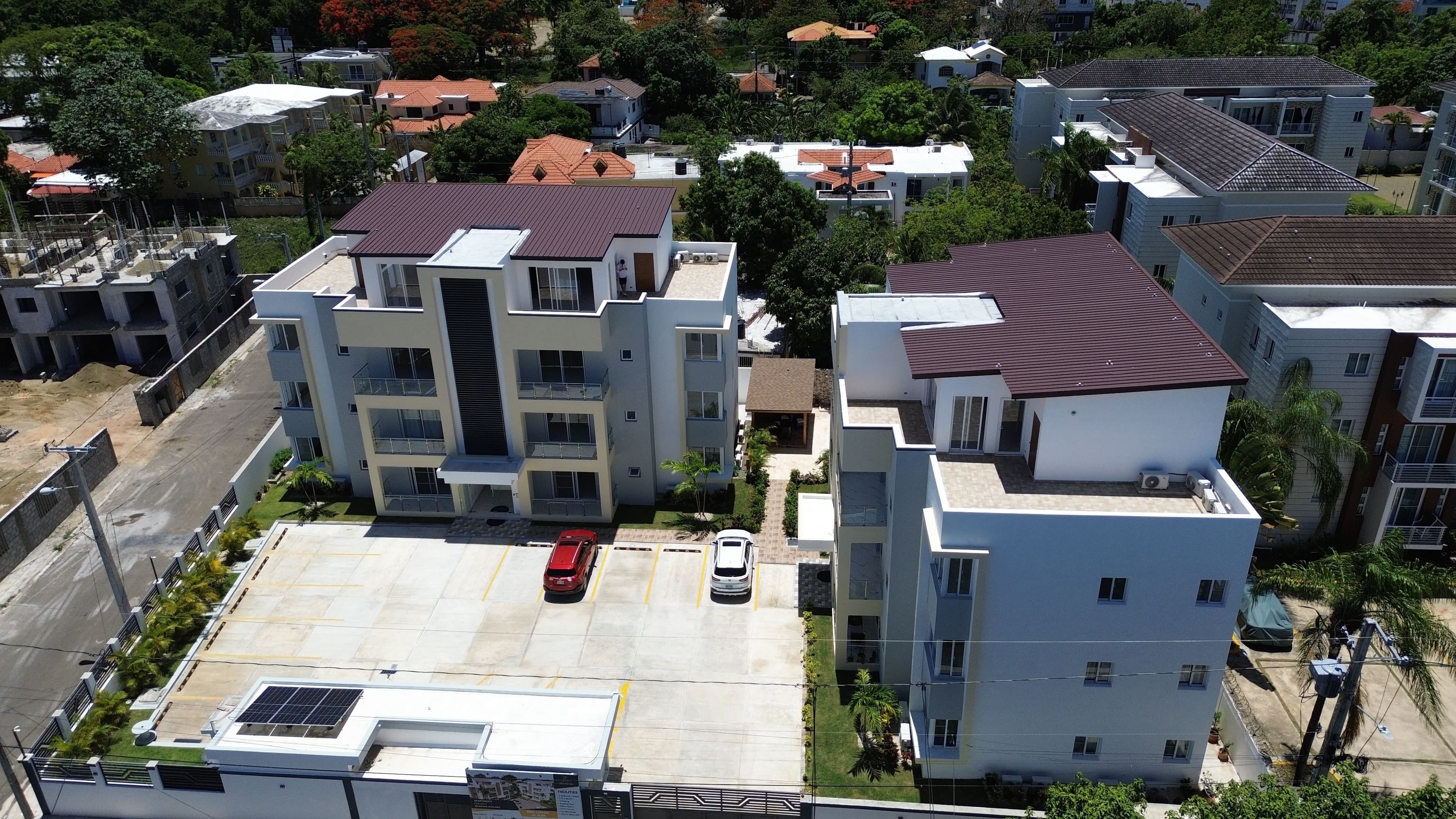 Wohnung mit 2 Schlafzimmern plus Penthouse-Studio mit Dachterrasse in Sosúa — Außenansicht