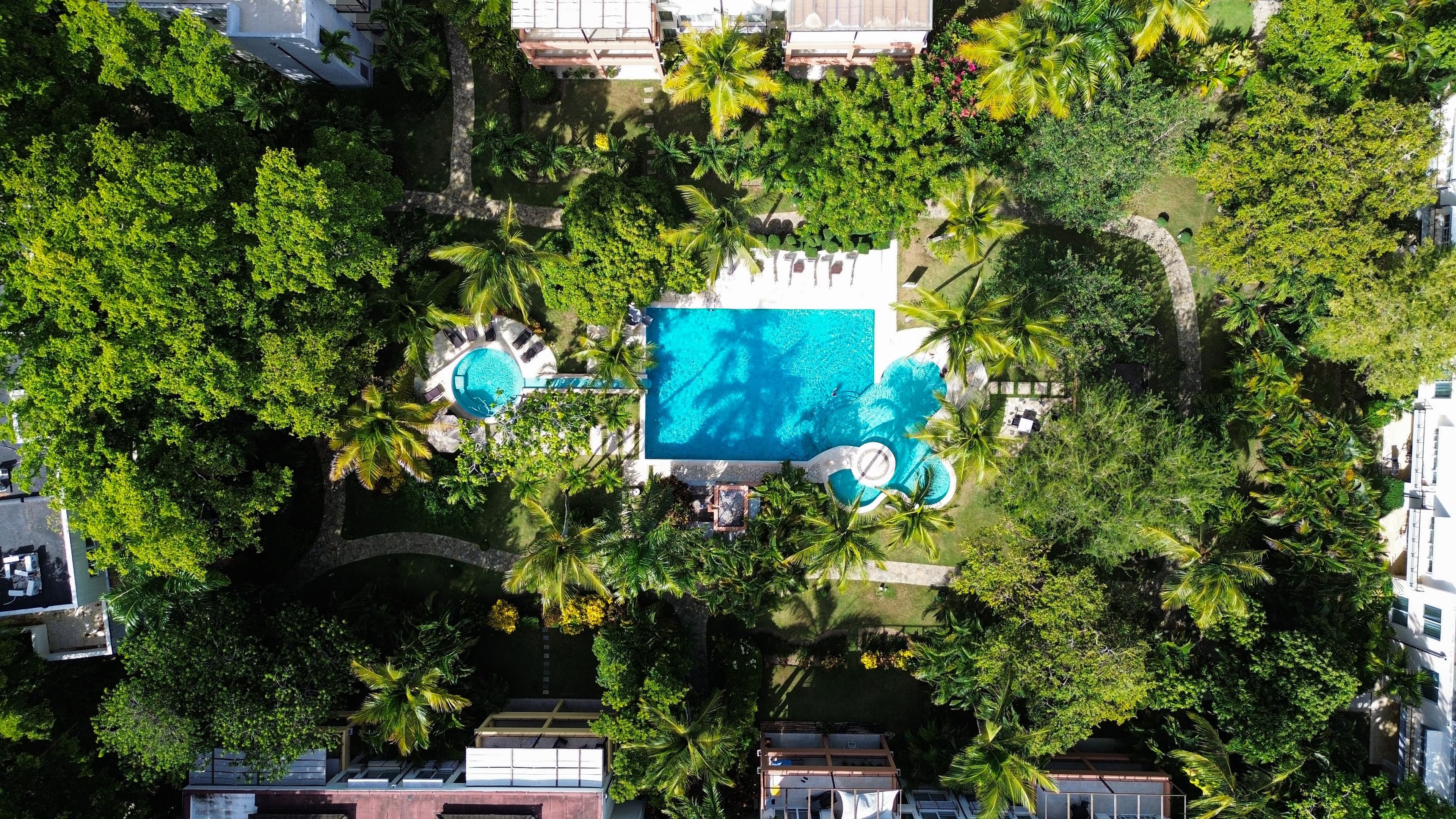 1-Bedroom Beachfront Apartment with Partial Ocean Views in Sosúa — Pool
