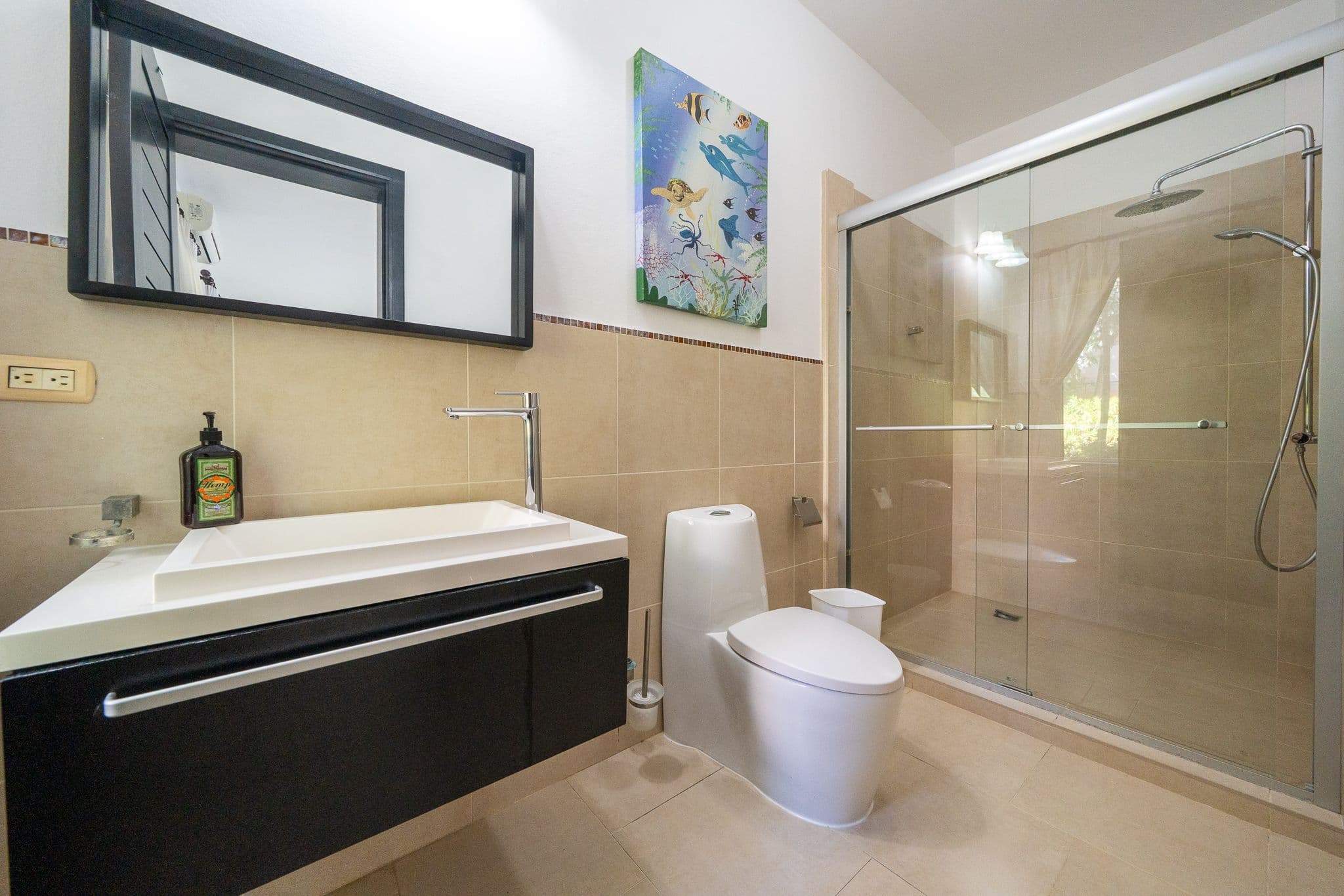 3-Bedroom Oceanfront Condo with Private Garden in Sosúa — Bathroom