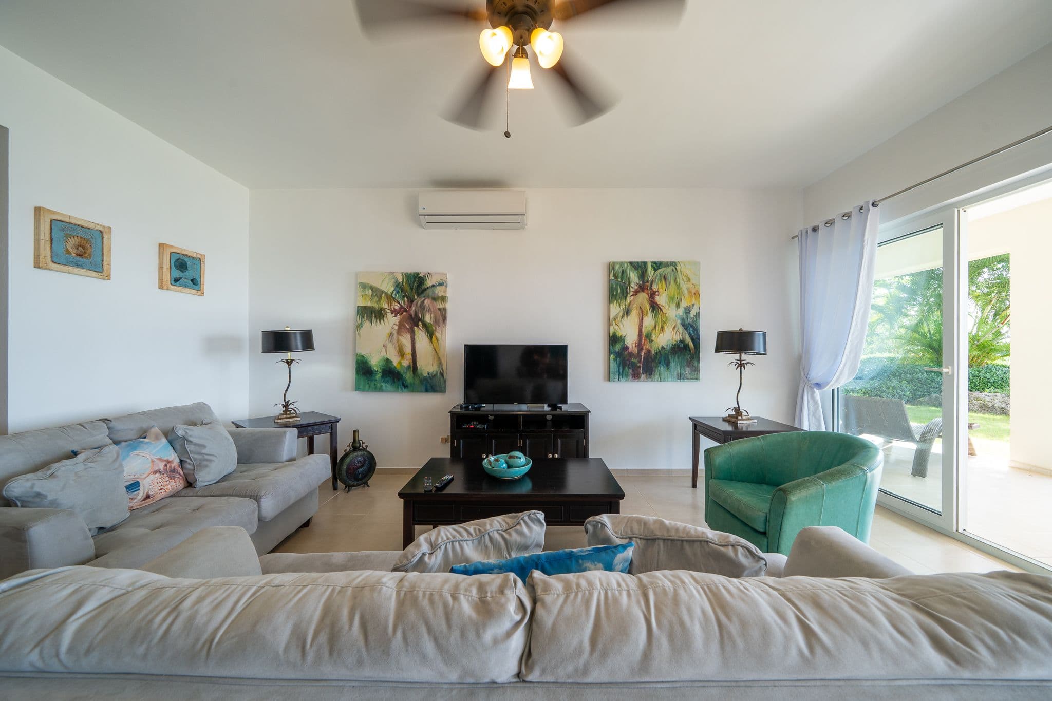 3-Bedroom Oceanfront Condo with Private Garden in Sosúa — Living room