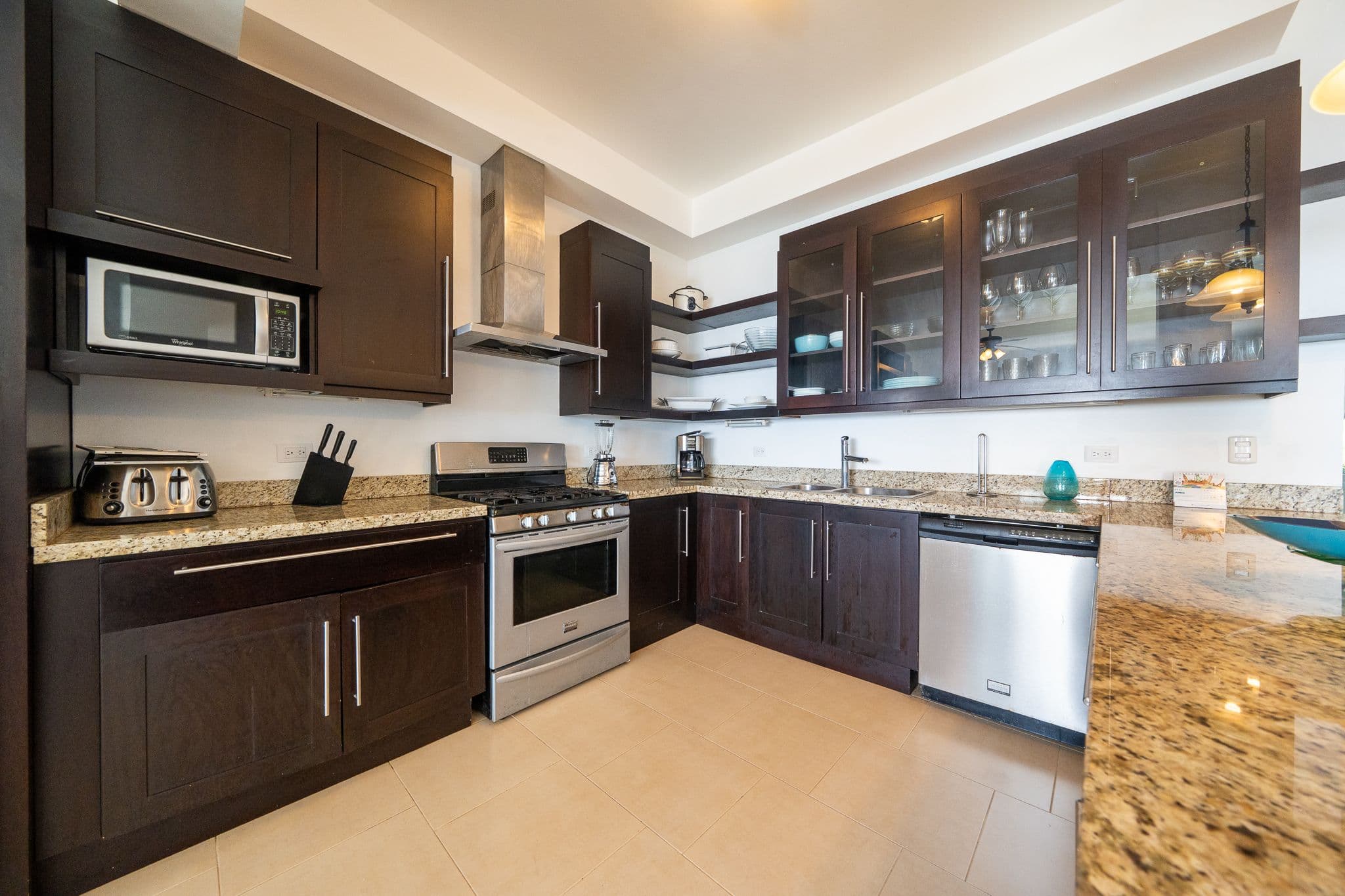 3-Bedroom Oceanfront Condo with Private Garden in Sosúa — Kitchen