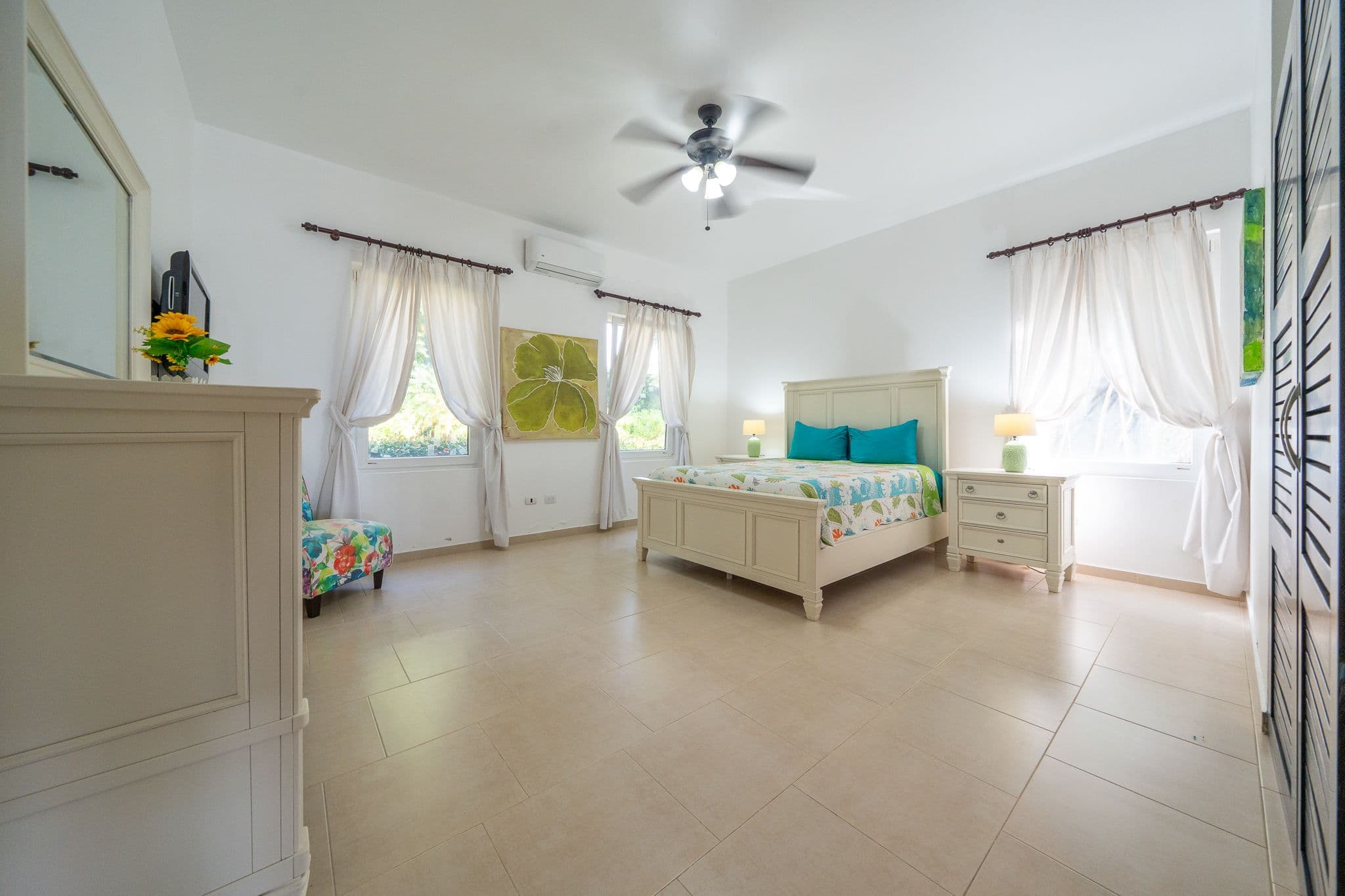 3-Bedroom Oceanfront Condo with Private Garden in Sosúa — Bedroom