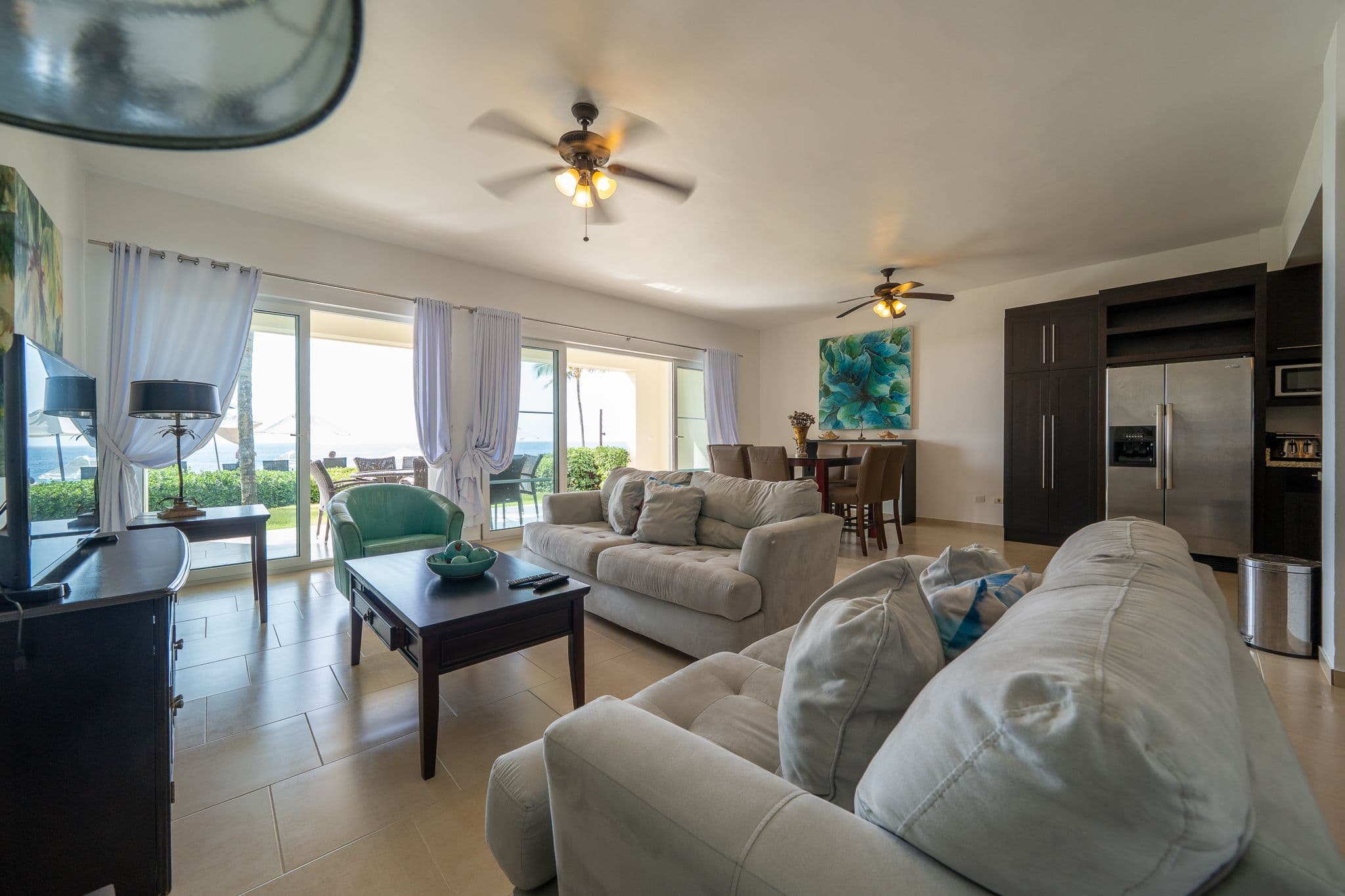 3-Bedroom Oceanfront Condo with Private Garden in Sosúa — Living room
