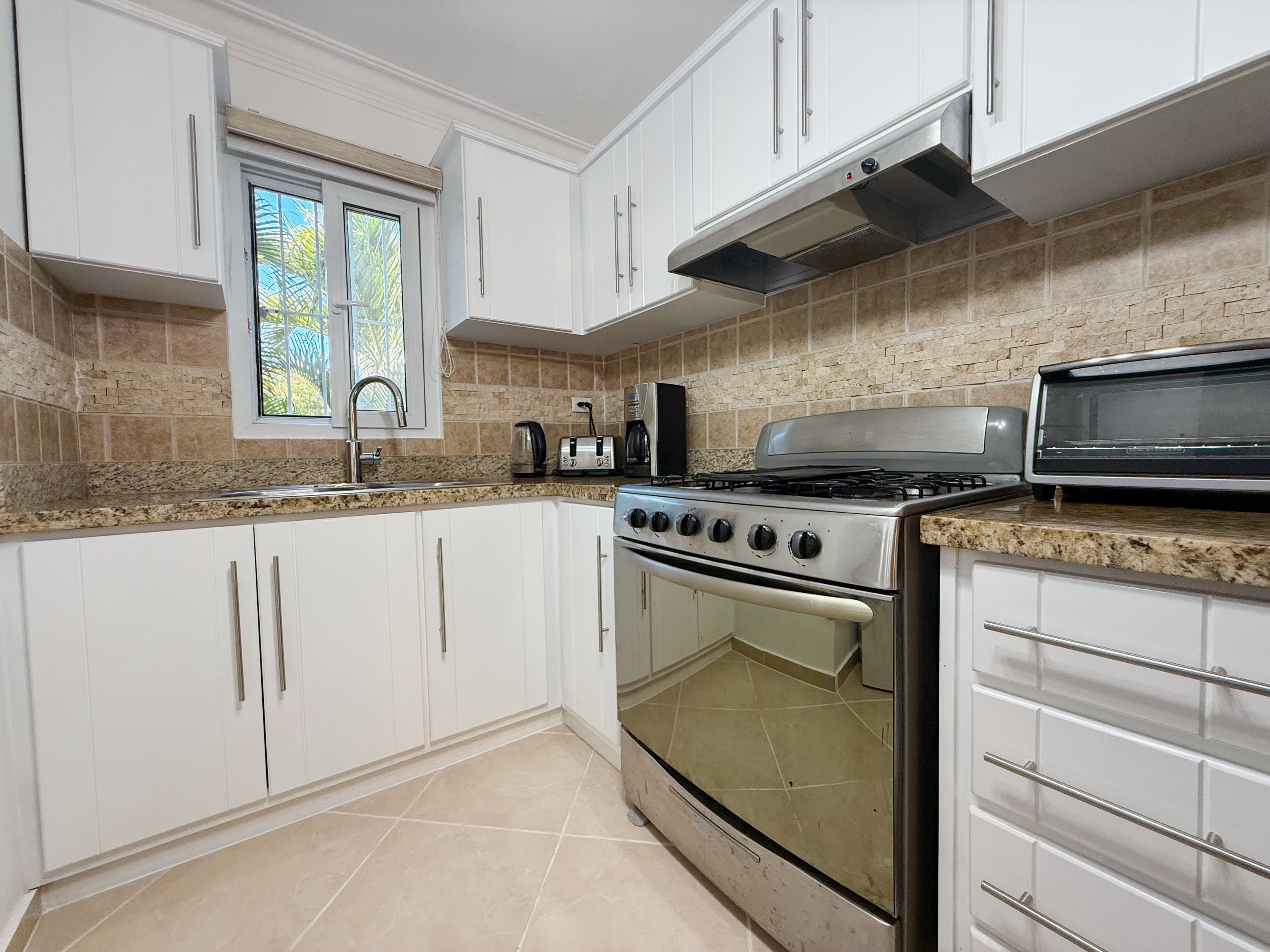 Appartement meublé 1 chambre avec grand balcon au centre de Sosúa — Kitchen
