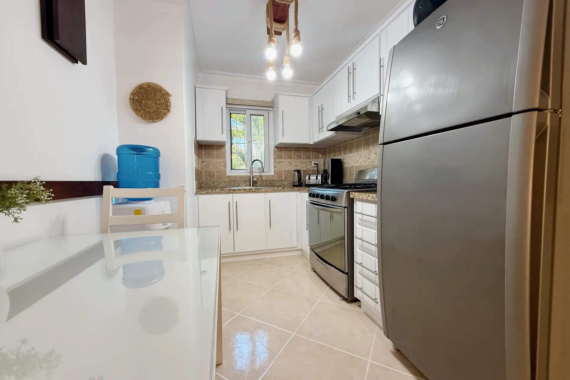 Appartement meublé 1 chambre avec grand balcon au centre de Sosúa — Kitchen