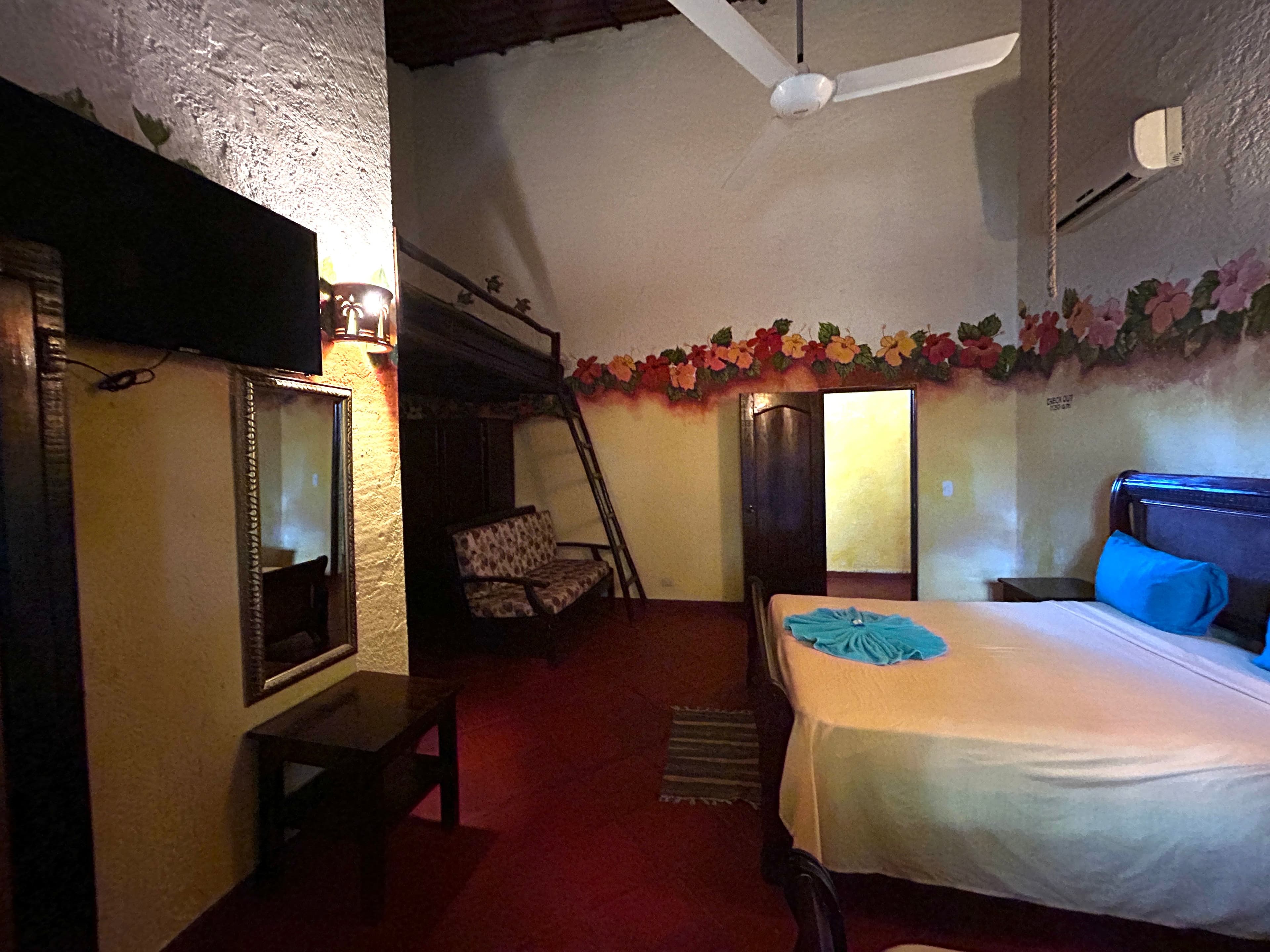 Hotel im mexikanischen Stil mit 21 Zimmern und Innenhofpool in Sosúa — Gästezimmer