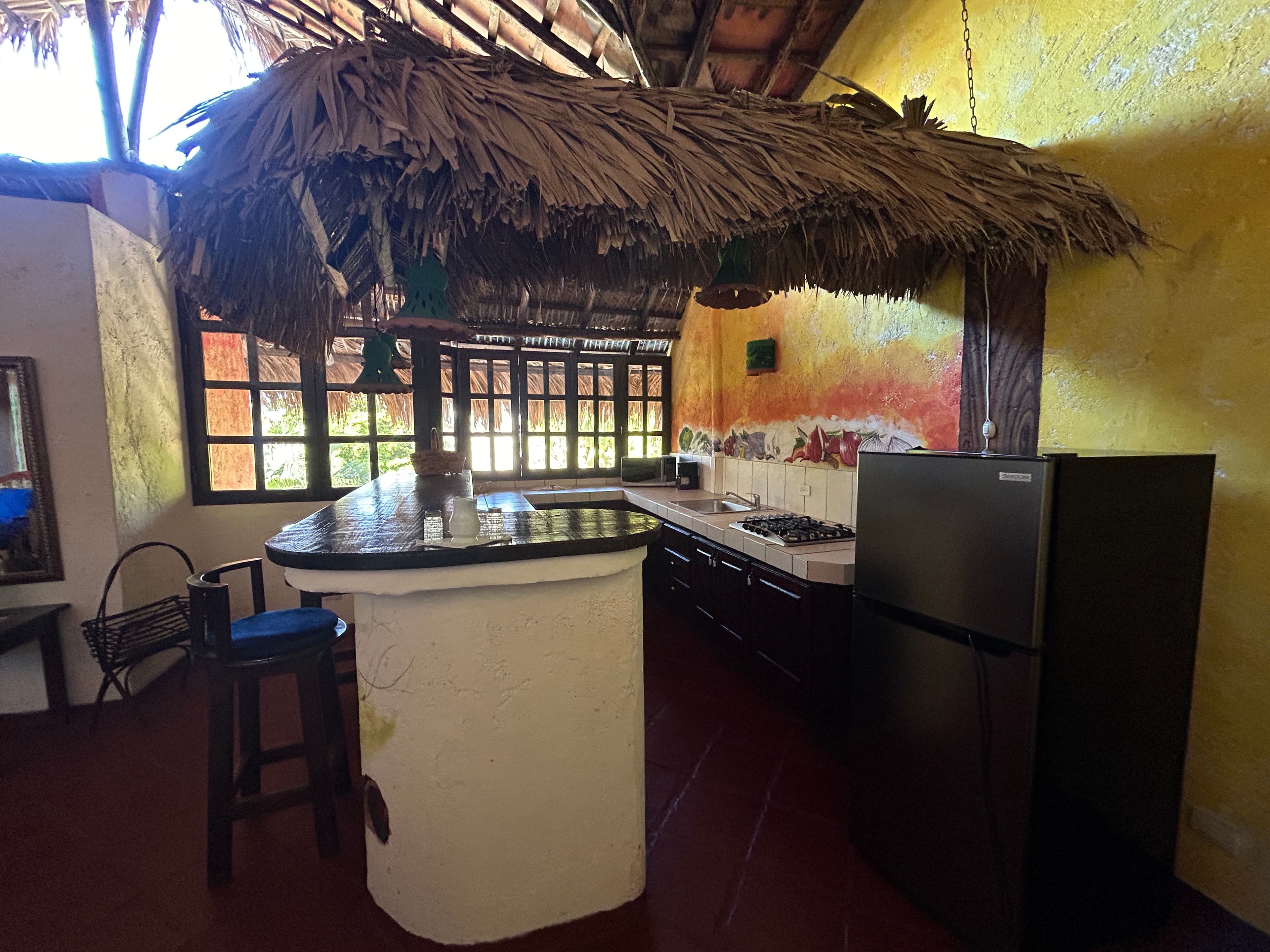 Hotel im mexikanischen Stil mit 21 Zimmern und Innenhofpool in Sosúa — Küche