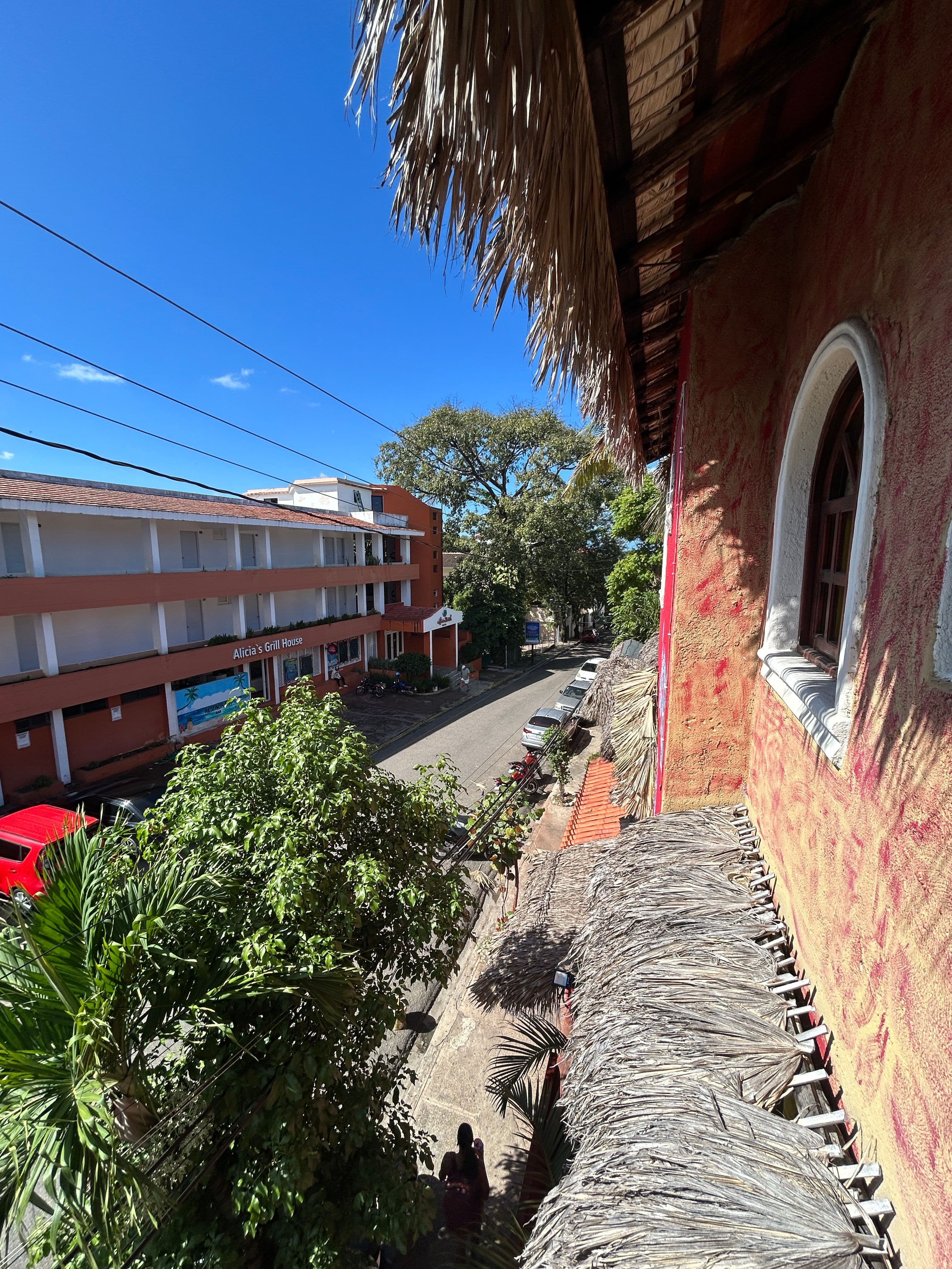 Hotel im mexikanischen Stil mit 21 Zimmern und Innenhofpool in Sosúa — Ausblick