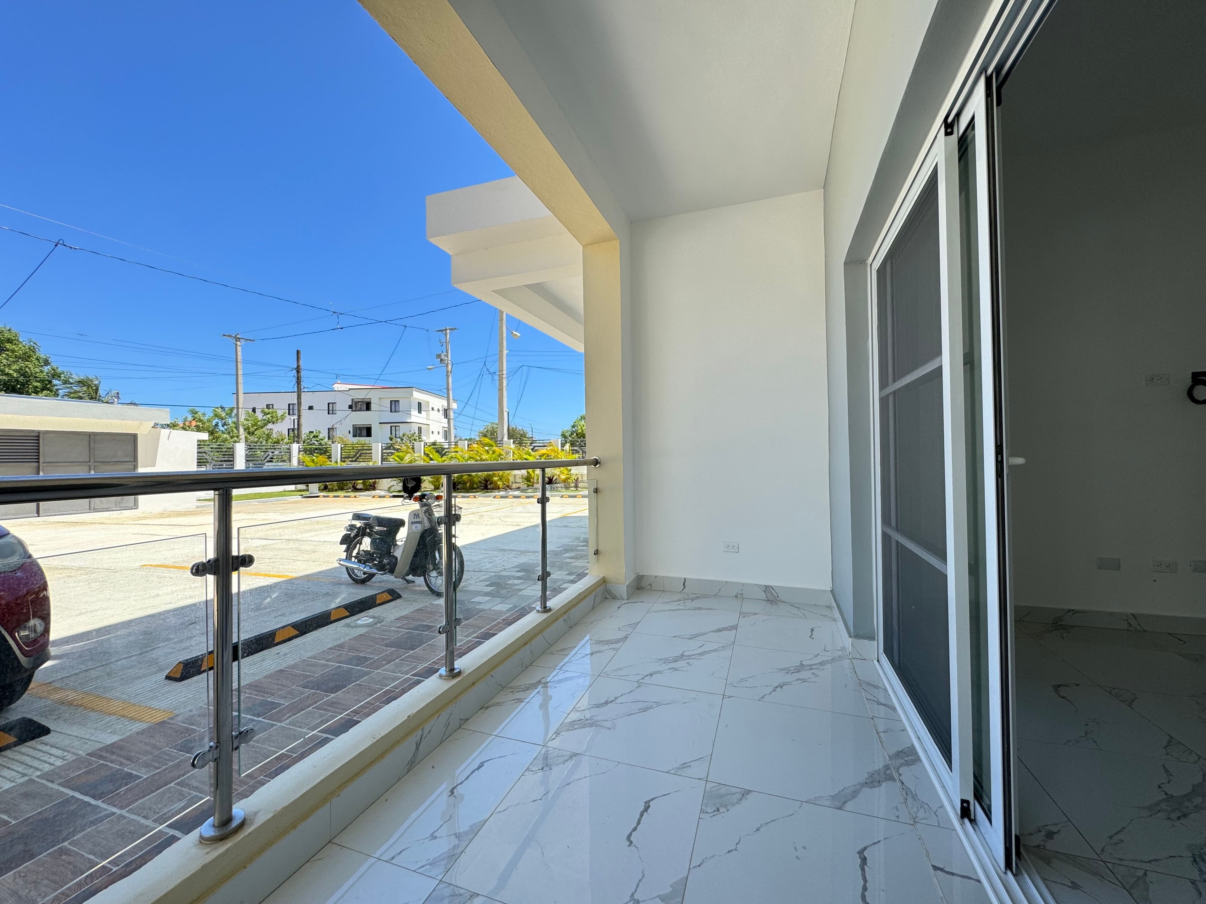 2-Bedroom Apartment with owner financing for sale — Balkon
