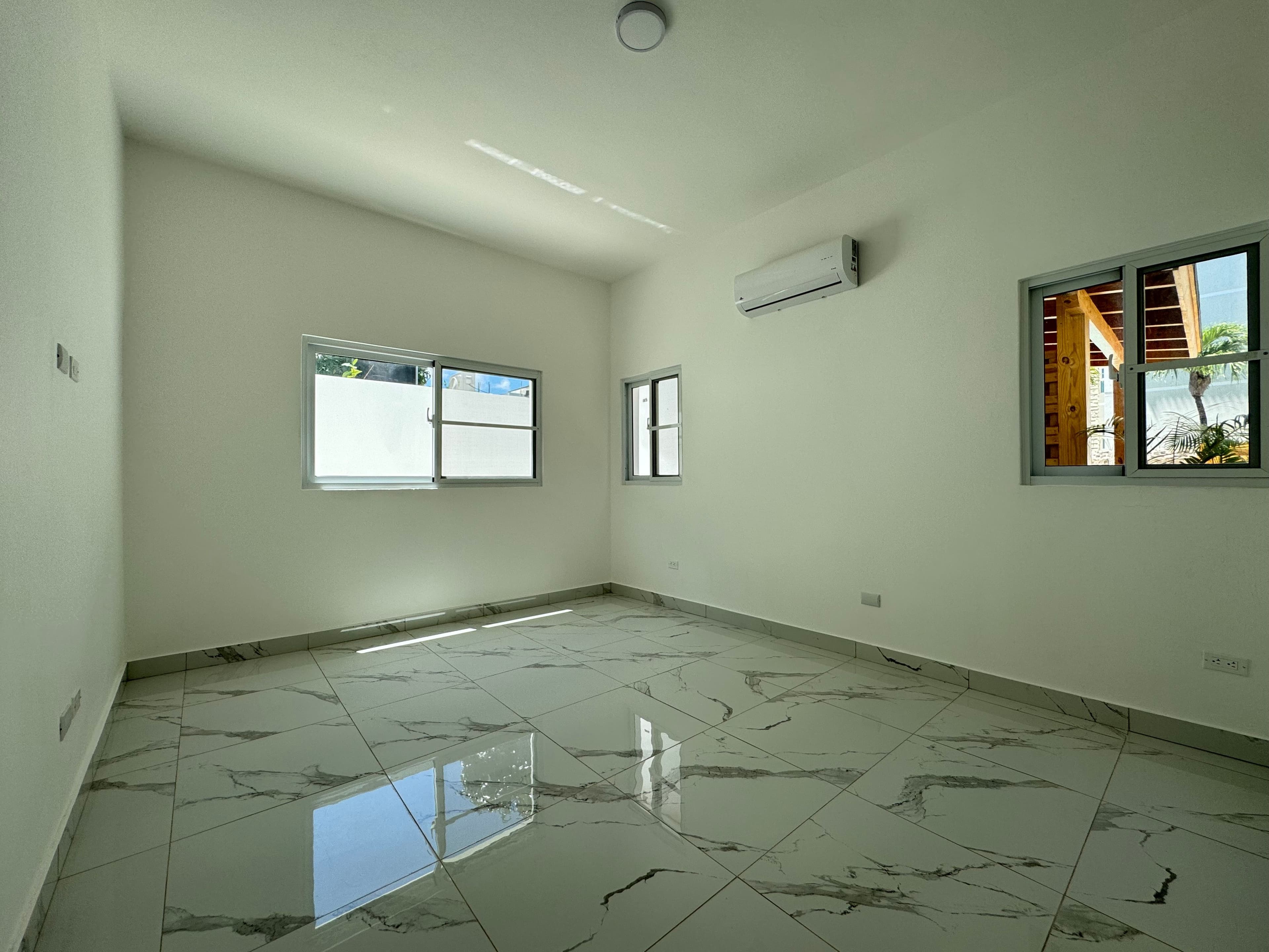 2-Bedroom Apartment with owner financing for sale — Schlafzimmer