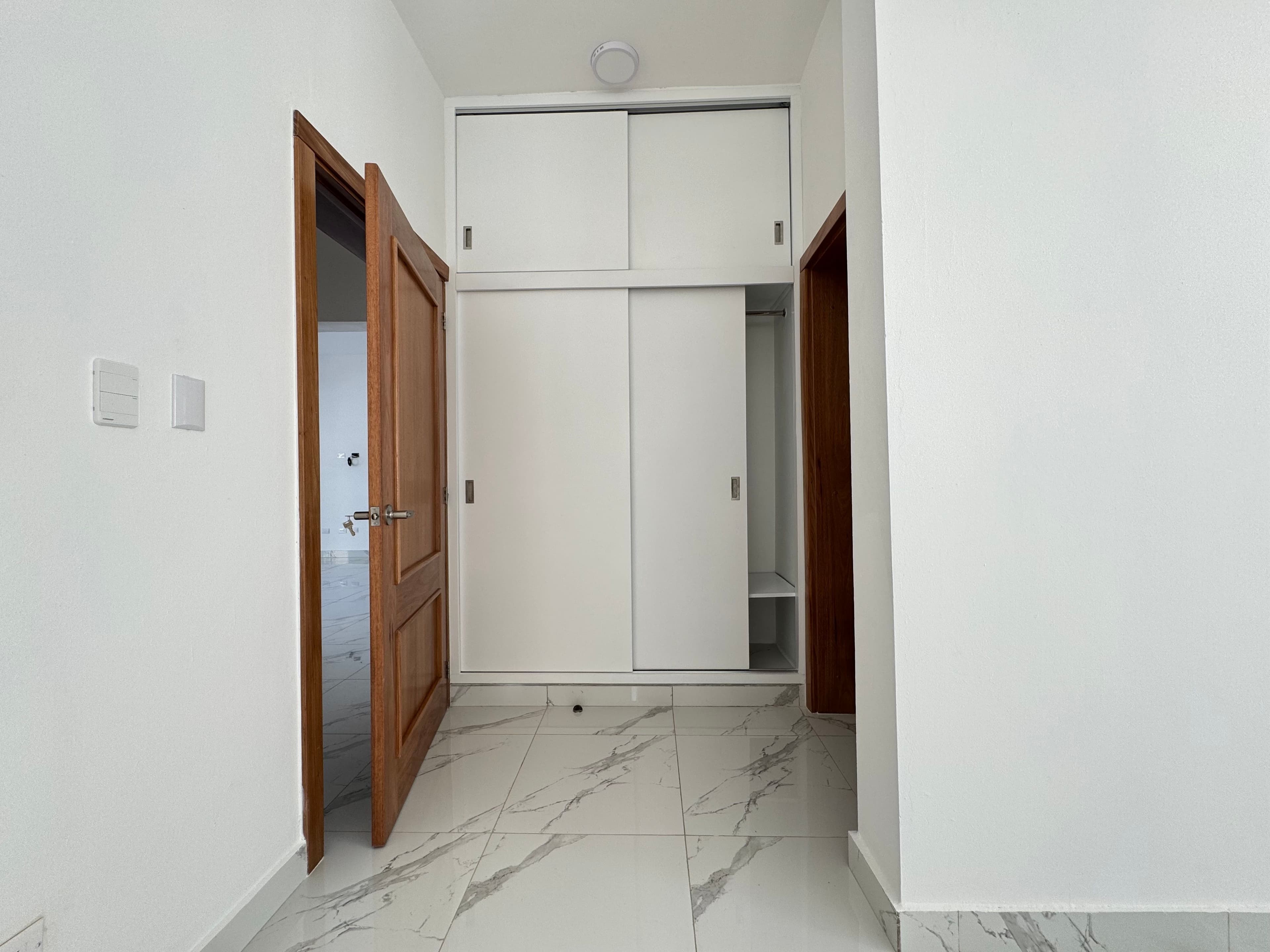 Wohnung mit 2 Schlafzimmern plus Penthouse-Studio mit Dachterrasse in Sosúa — Flur