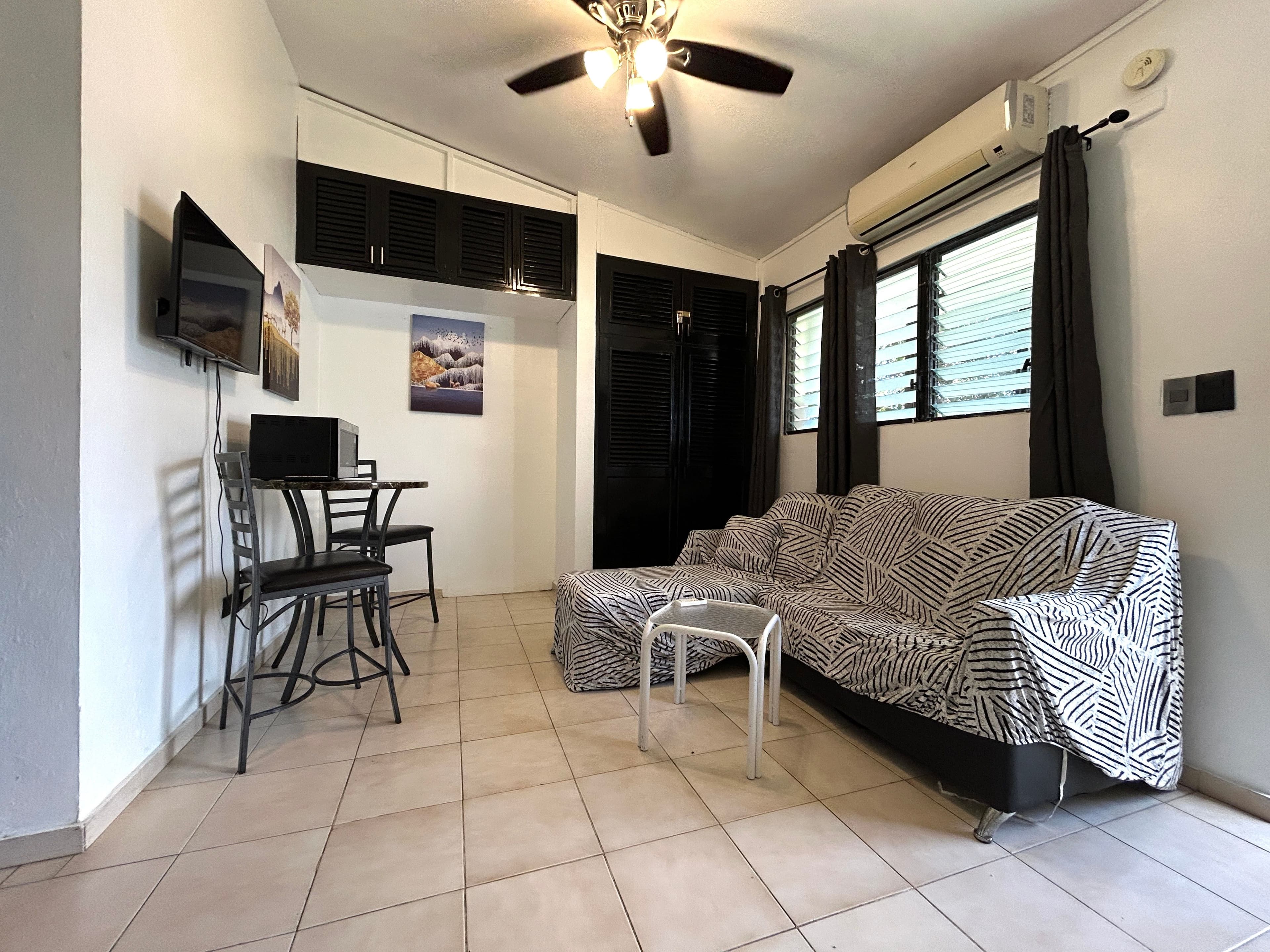 Furnished Double Studio with Owner Financing in Central Sosúa — Wohnzimmer
