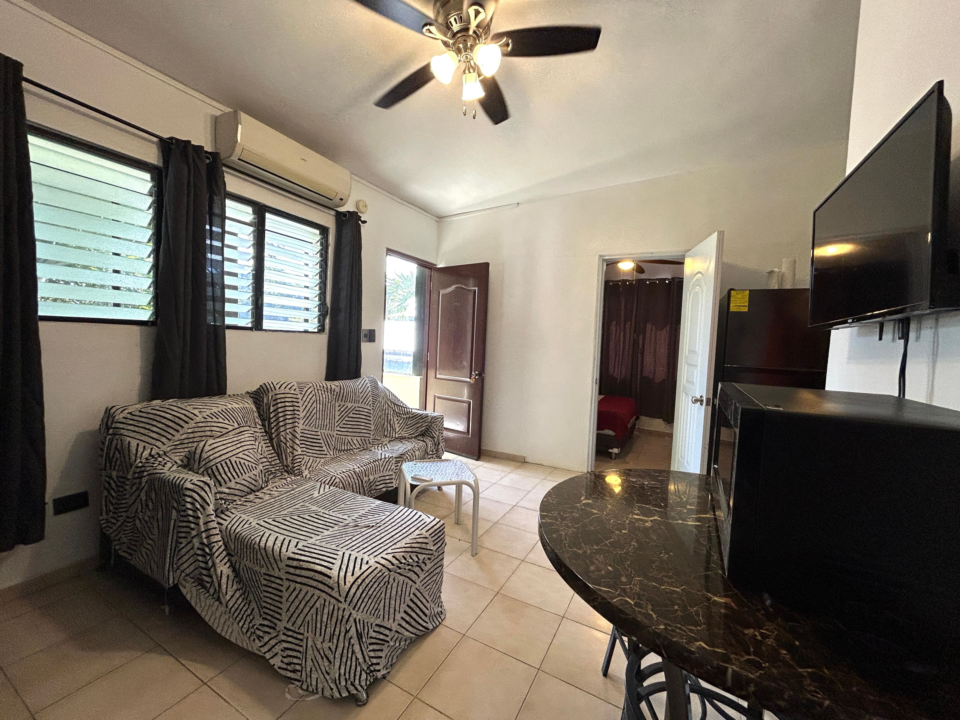 Furnished Double Studio with Owner Financing in Central Sosúa — Wohnzimmer