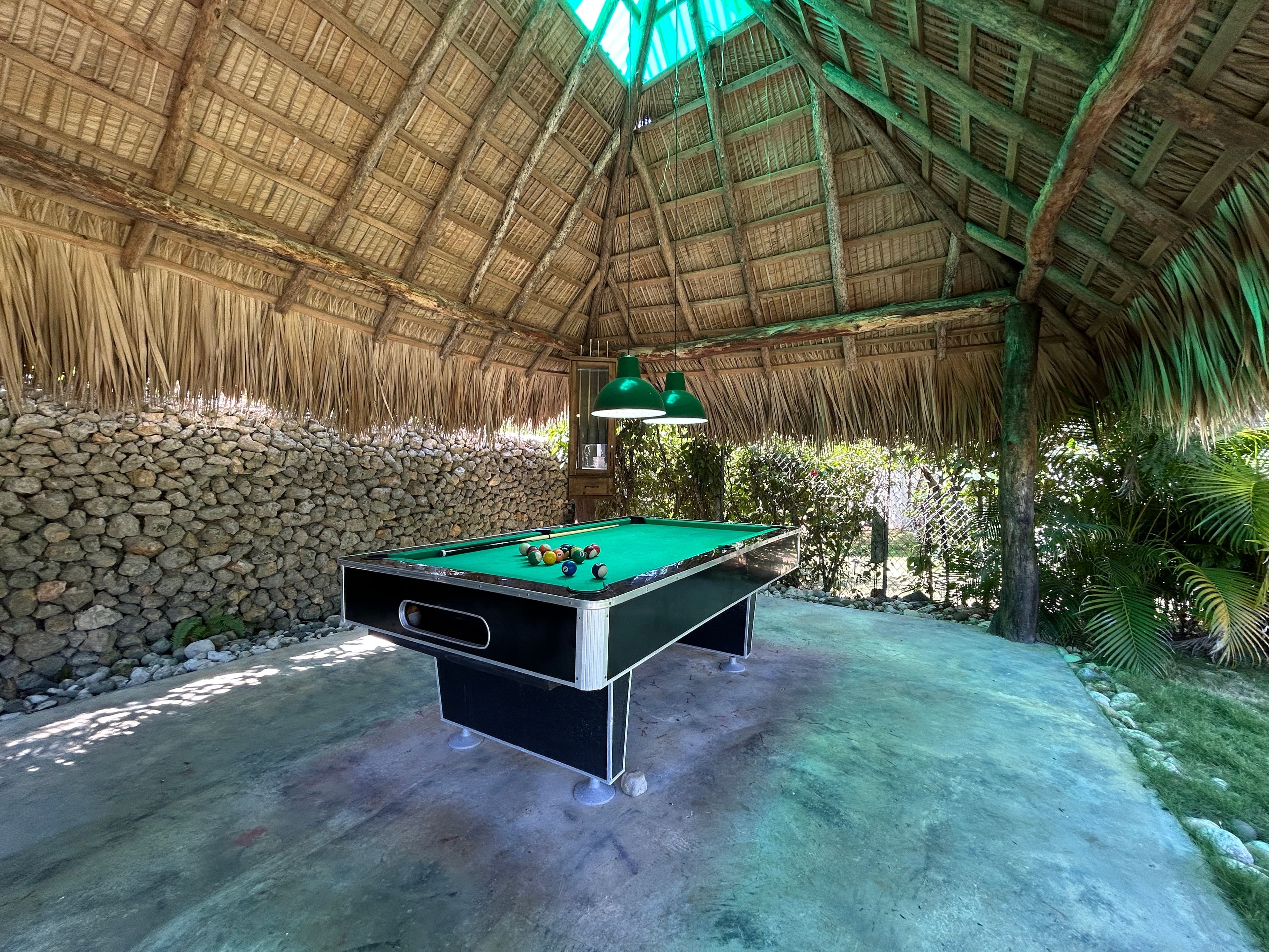 9-Bedroom Villa with Pool and Jacuzzi Near Laguna Beach in Sosúa — Exterior