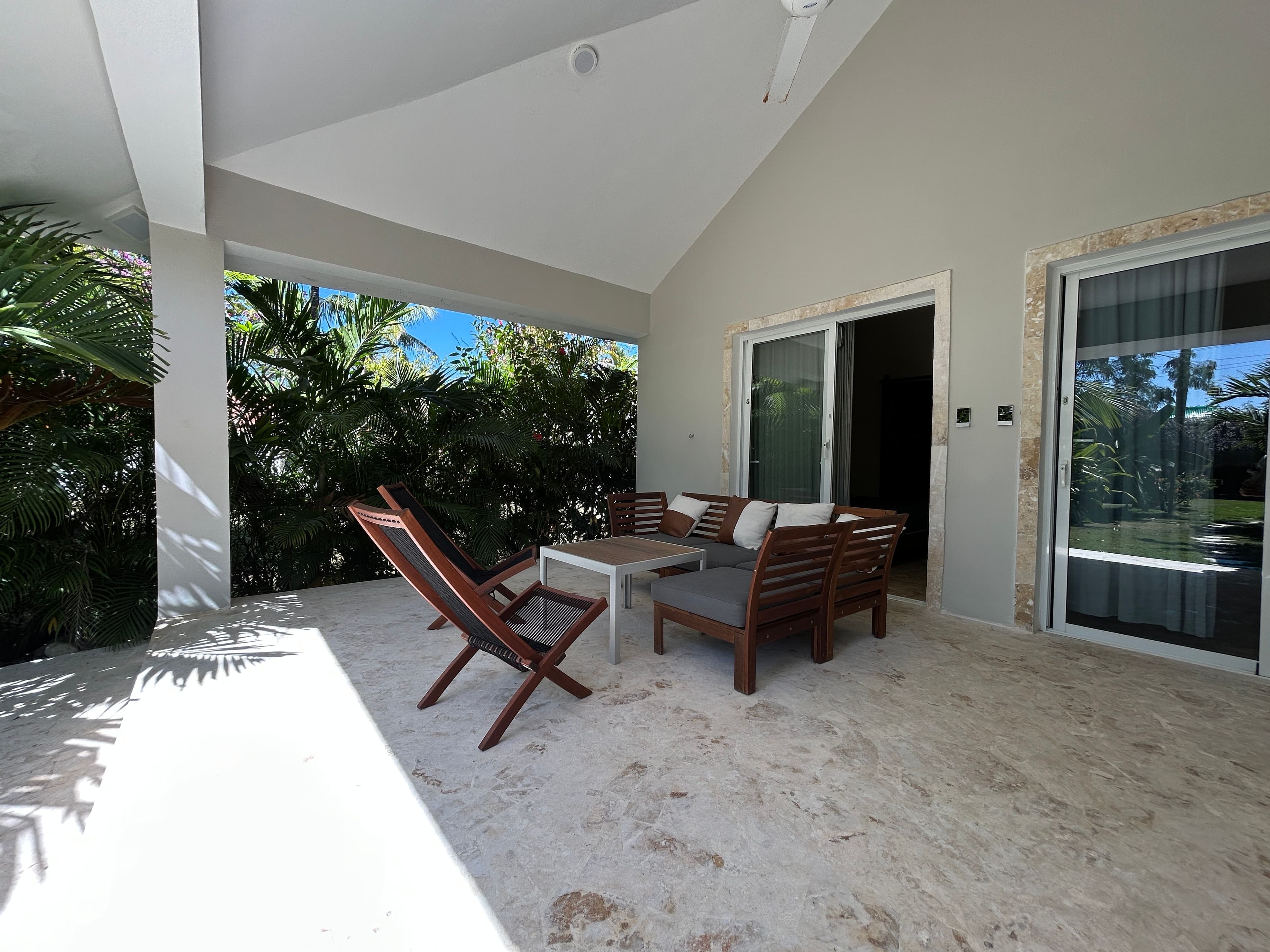 9-Bedroom Villa with Pool and Jacuzzi Near Laguna Beach in Sosúa — Terrace