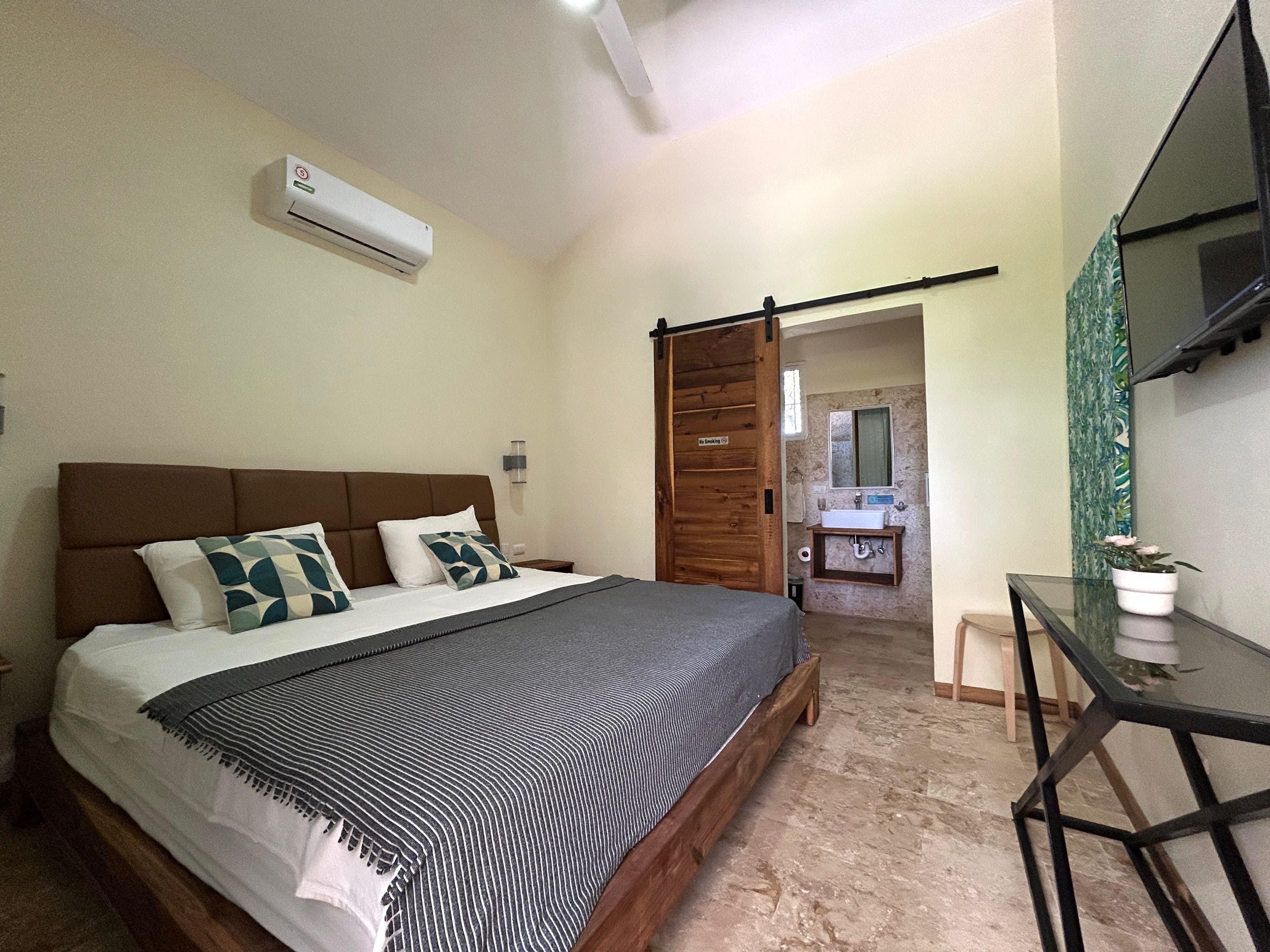 9-Bedroom Villa with Pool and Jacuzzi Near Laguna Beach in Sosúa — Bedroom