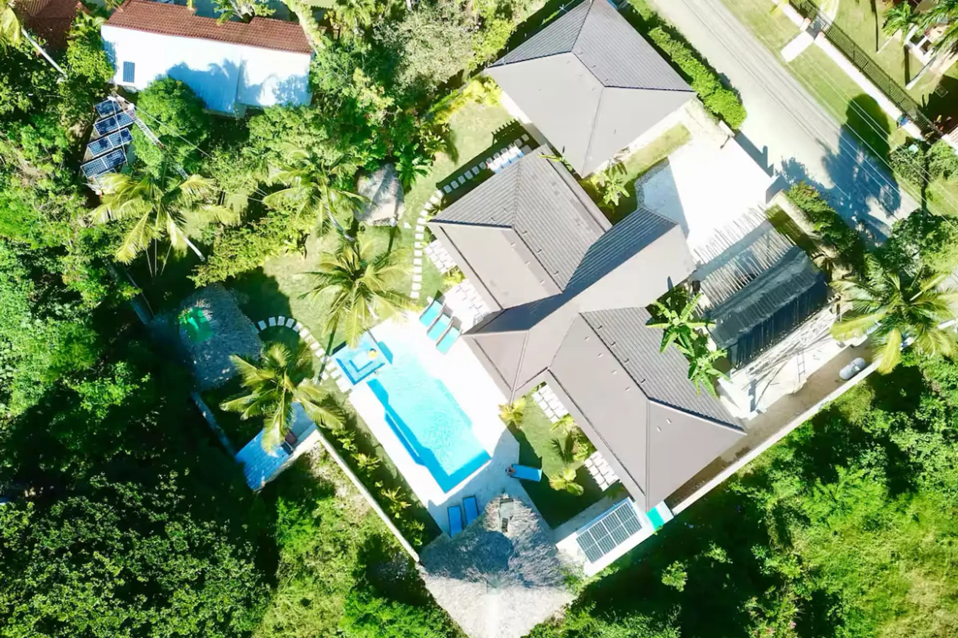 9-Bedroom Villa with Pool and Jacuzzi Near Laguna Beach in Sosúa, Sosúa
