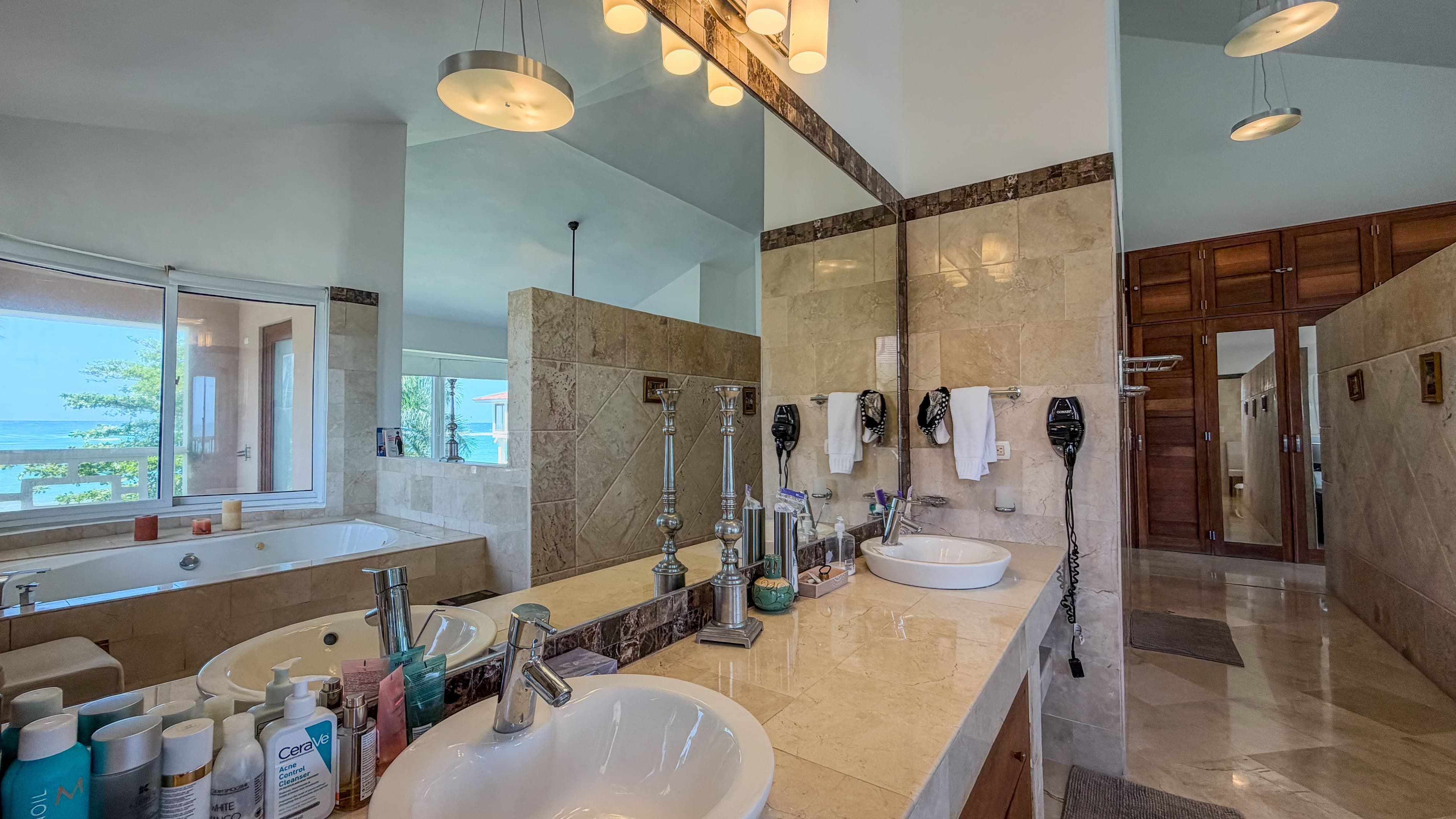 Penthouse 4 chambres en bord de plage avec terrasses face à l'océan à Cabarete — Bathroom