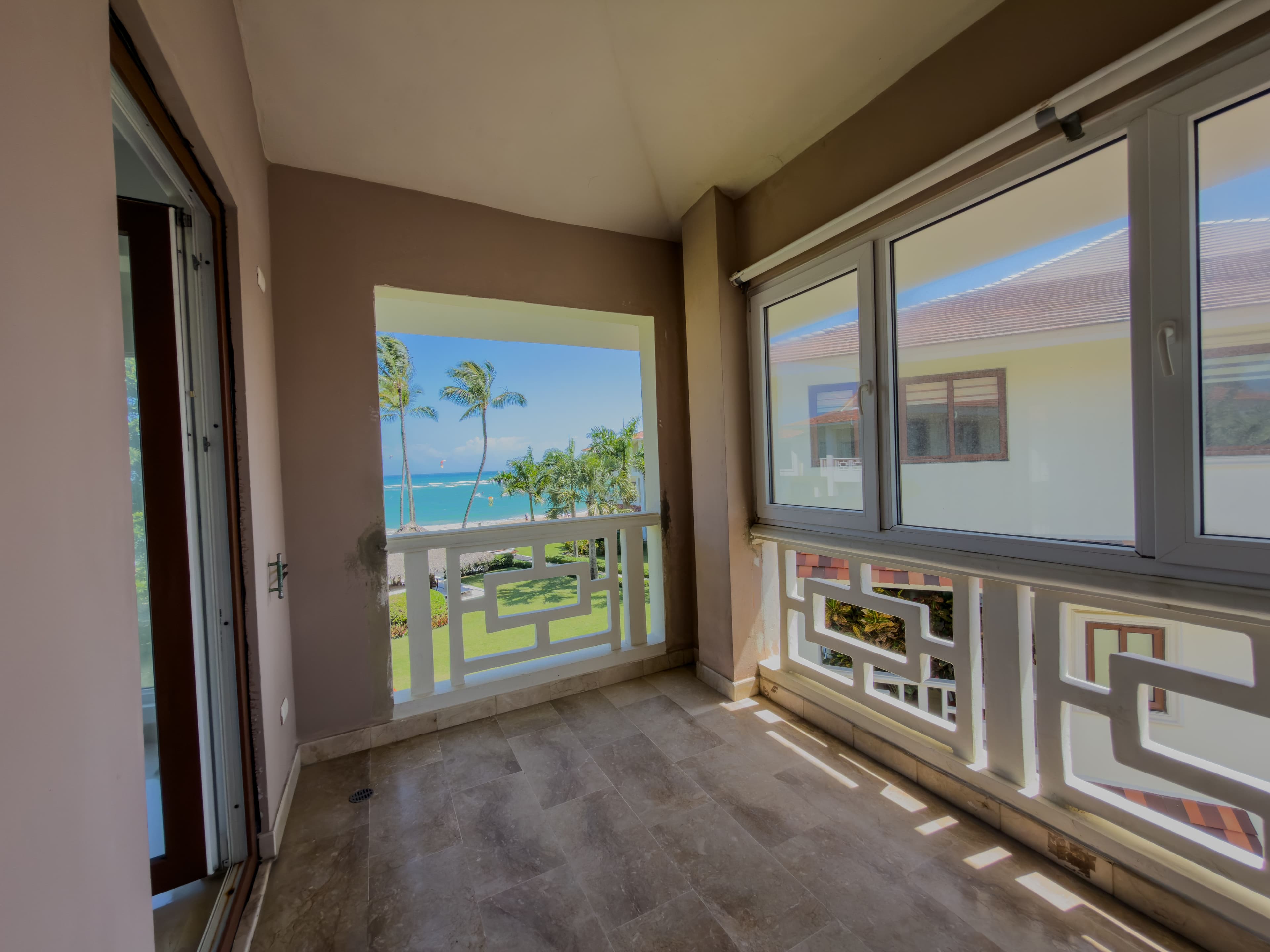Penthouse 4 chambres en bord de plage avec terrasses face à l'océan à Cabarete — Balcony