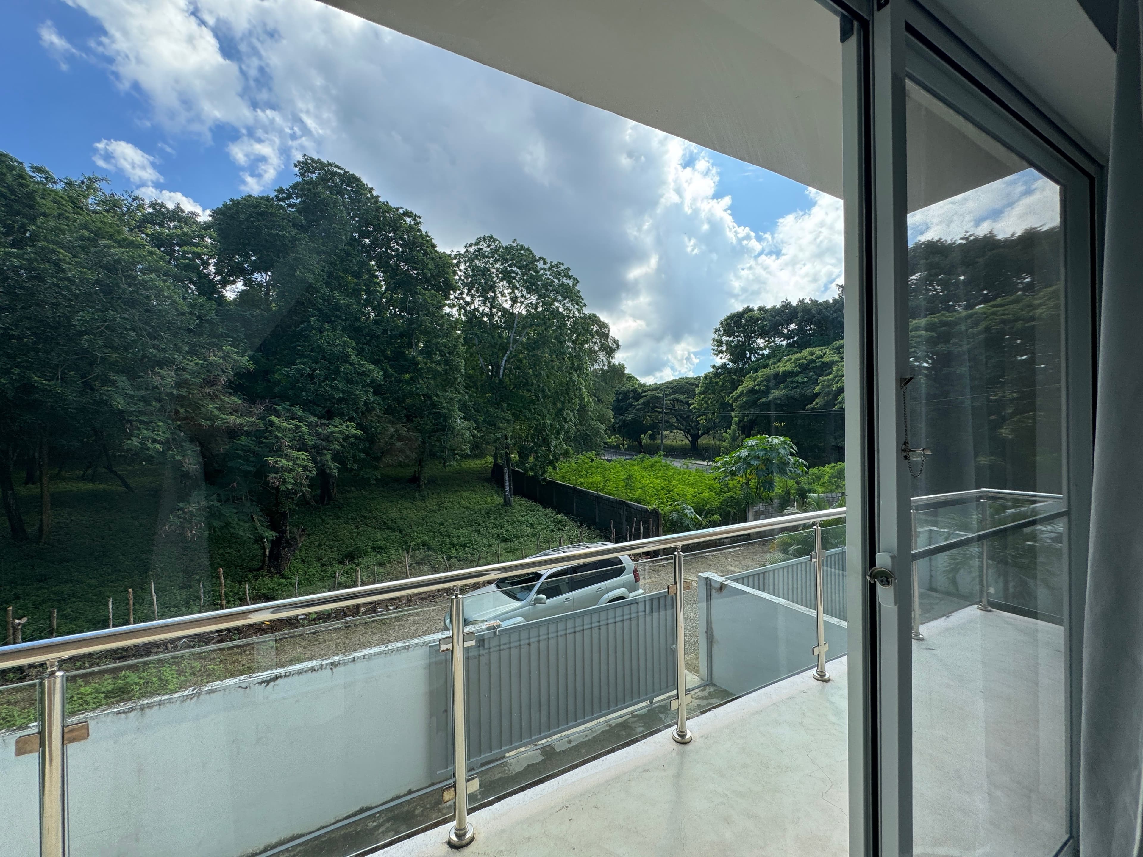Stadthaus mit 3 Schlafzimmern und privatem Pool im Zentrum von Sosúa — Balkon
