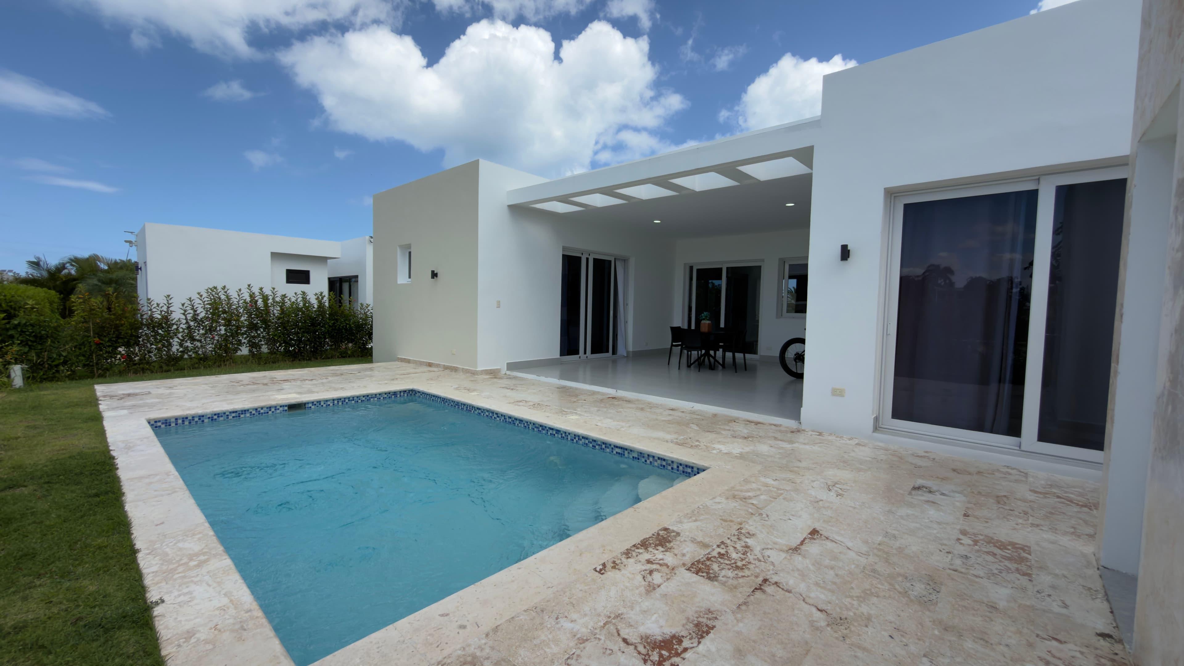 3-Bedroom Furnished Villa with Private Pool in Sosúa Ocean Village — مسبح
