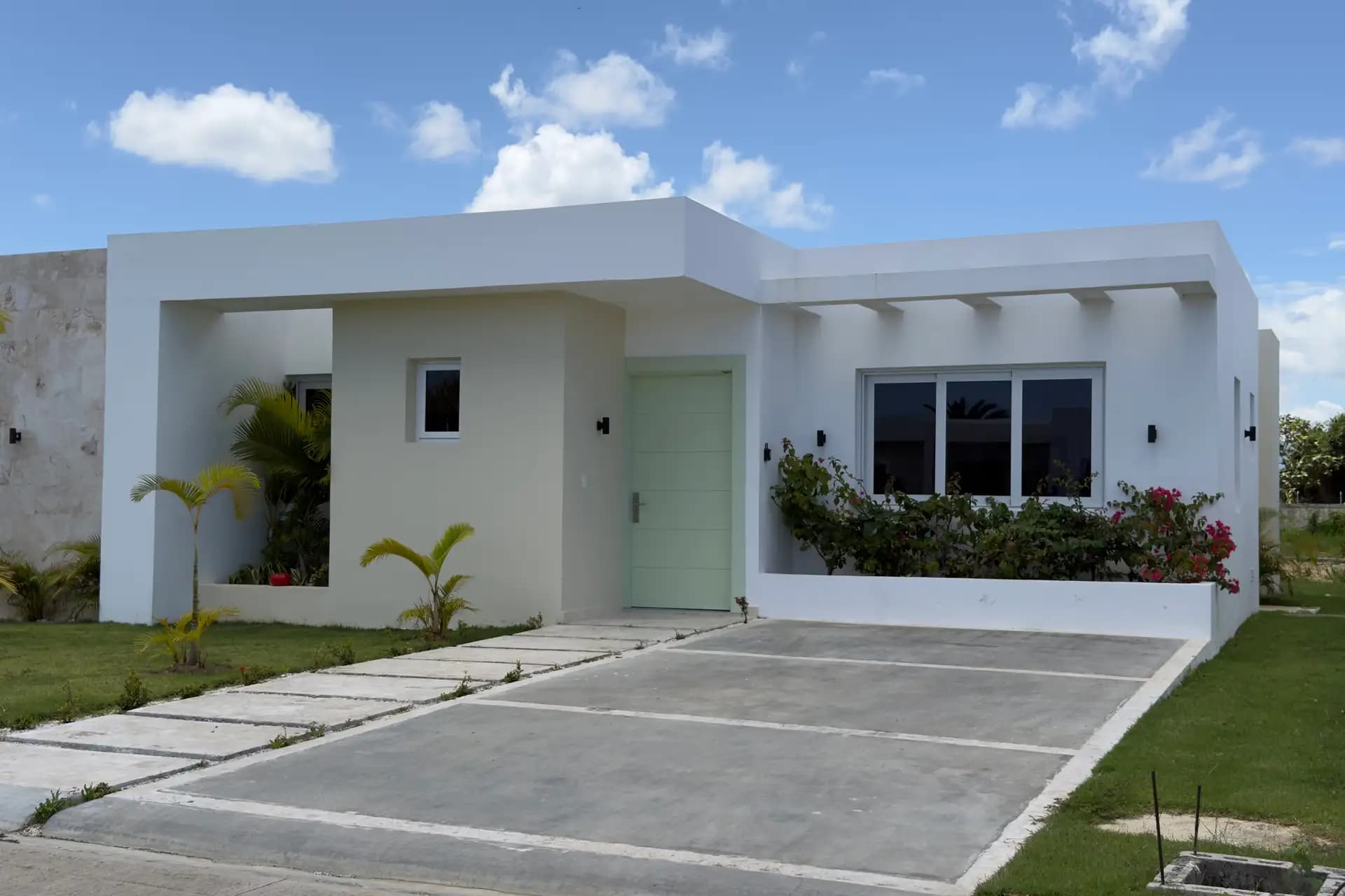 3-Bedroom Furnished Villa with Private Pool in Sosúa Ocean Village — Exterior