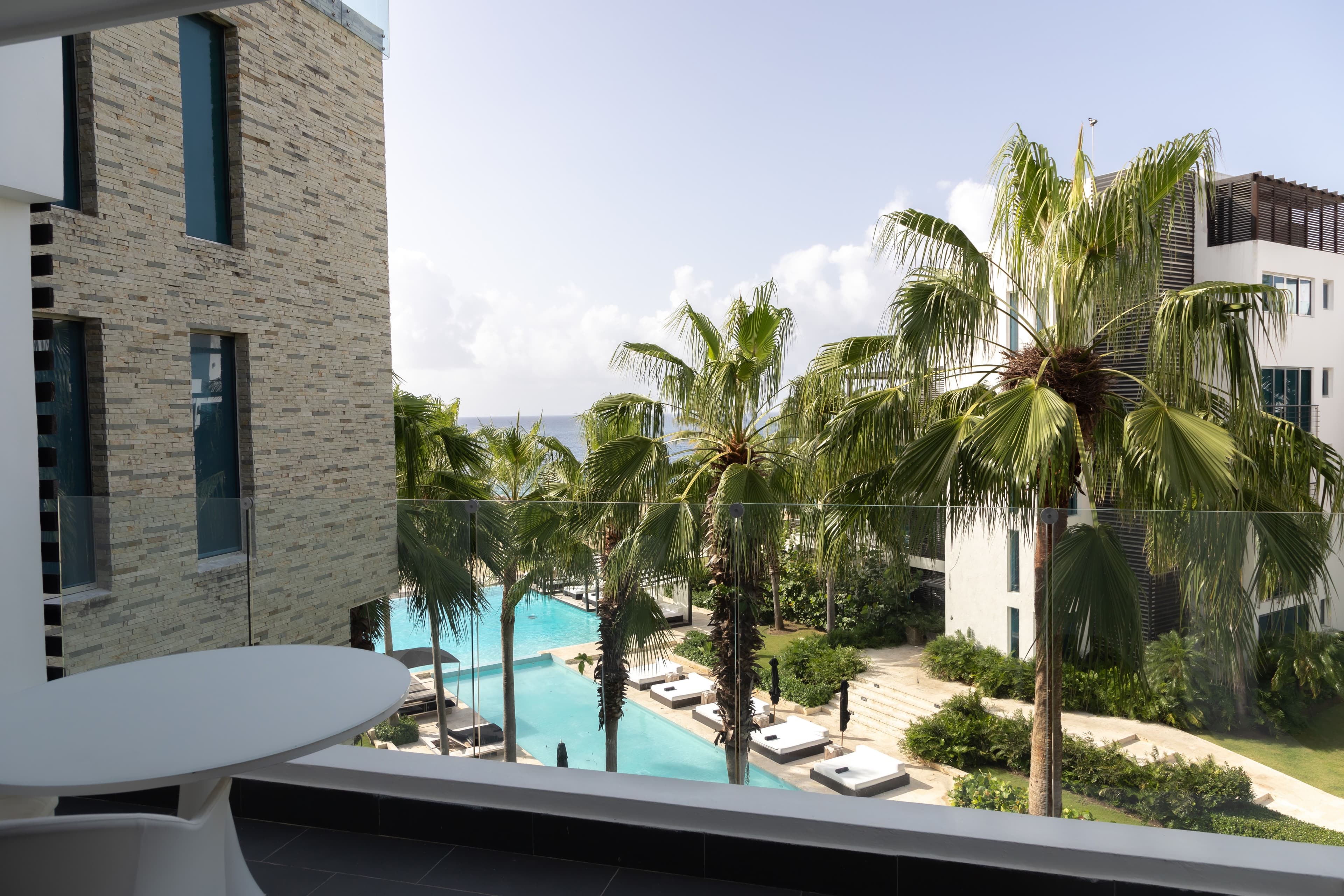 1-Bedroom Ocean and Pool View Apartment in Sosúa — Balcony