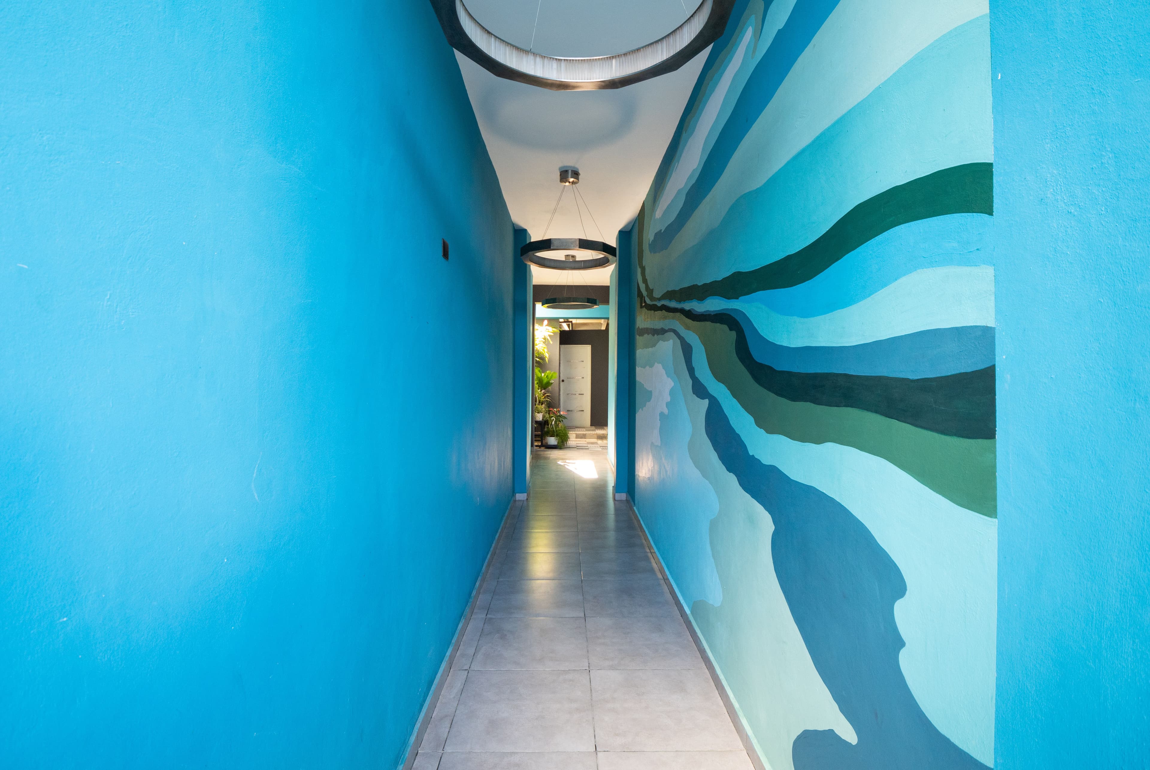 1-Bedroom Deluxe Rental Apartment with Pool and Gym in Sosúa — Hallway