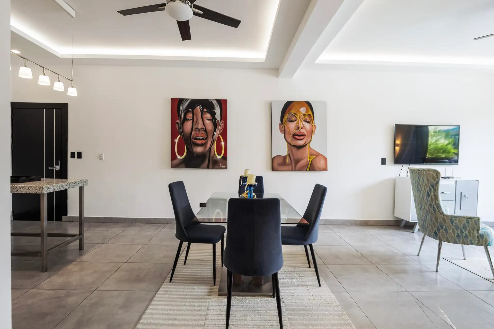 1-Bedroom Deluxe Rental Apartment with Pool and Gym in Sosúa — Dining room