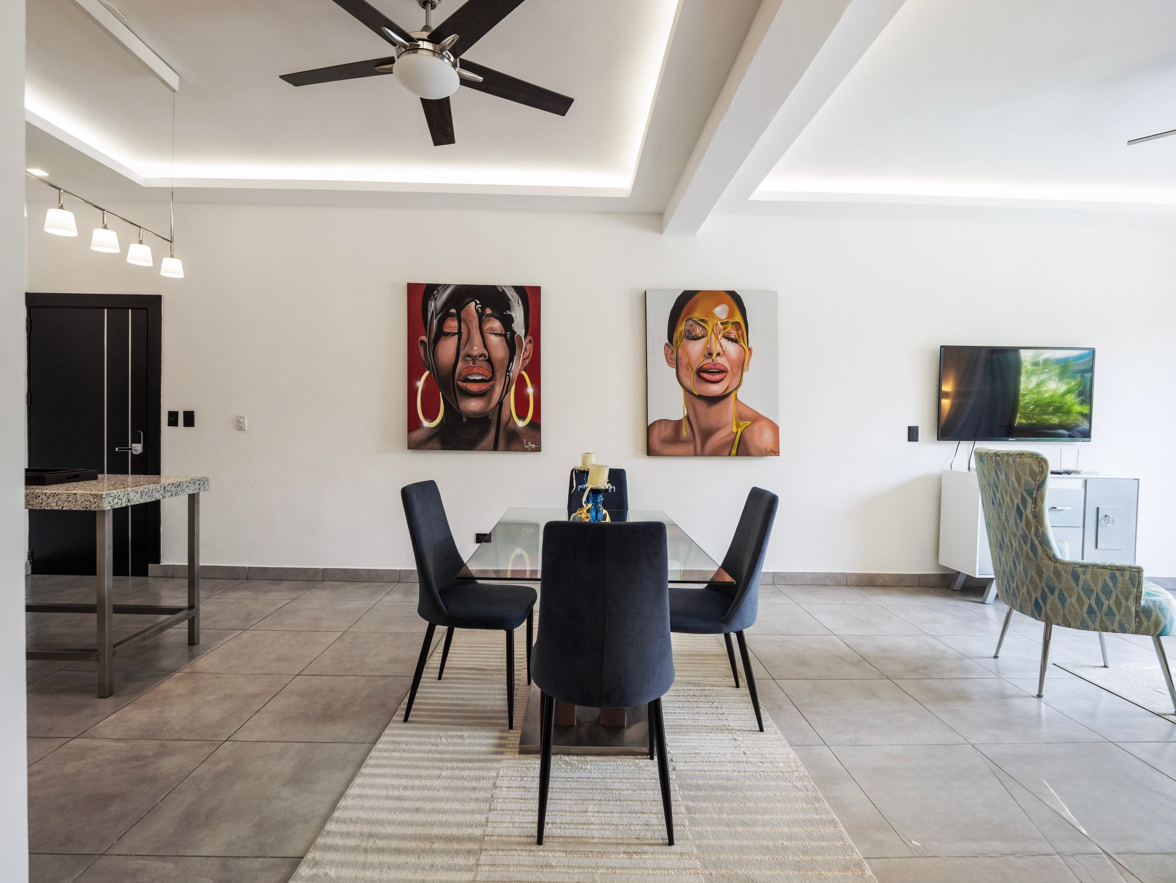 1-Bedroom Deluxe Rental Apartment with Pool and Gym in Sosúa — Dining room