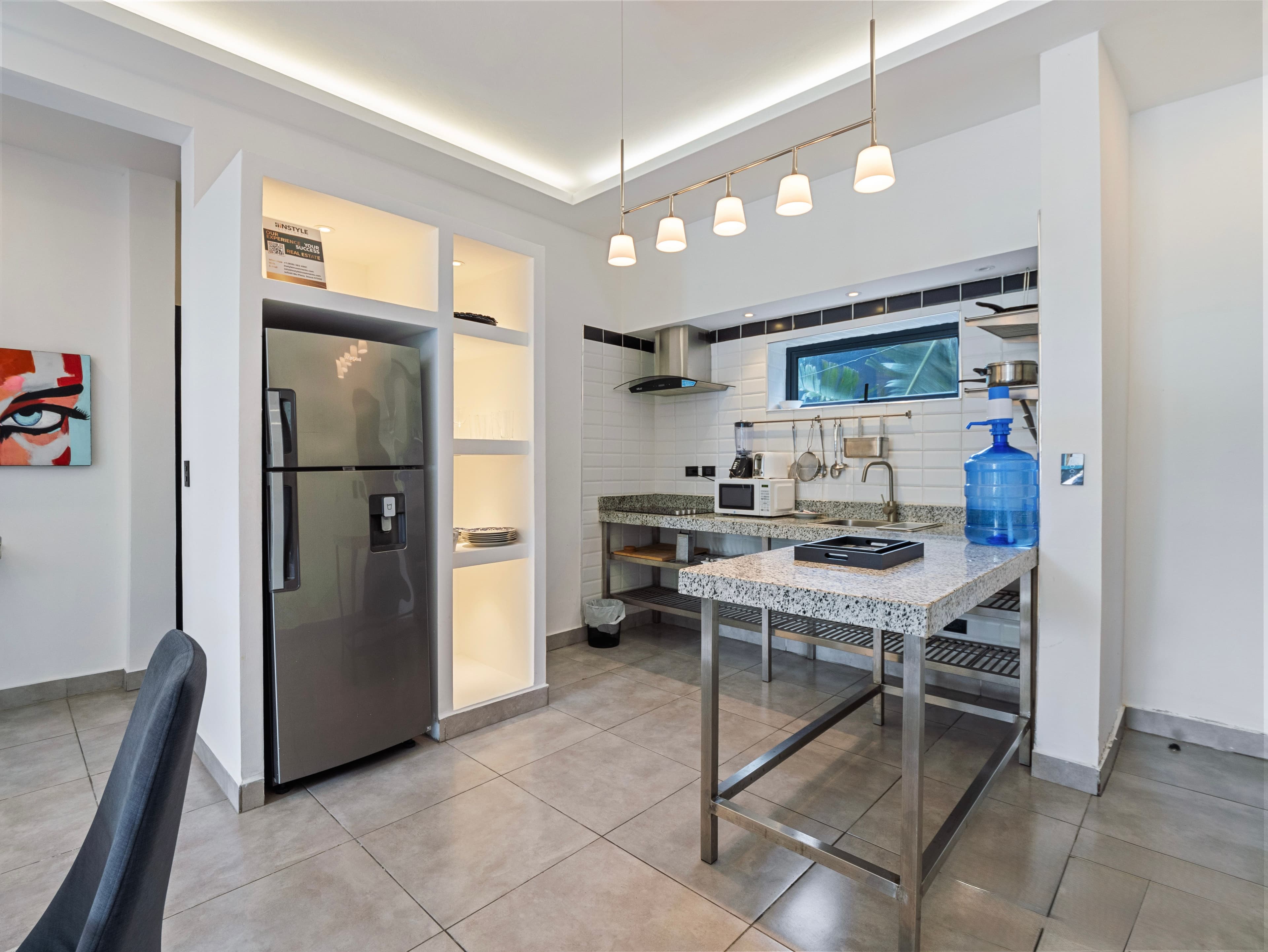 1-Bedroom Deluxe Rental Apartment with Pool and Gym in Sosúa — Kitchen