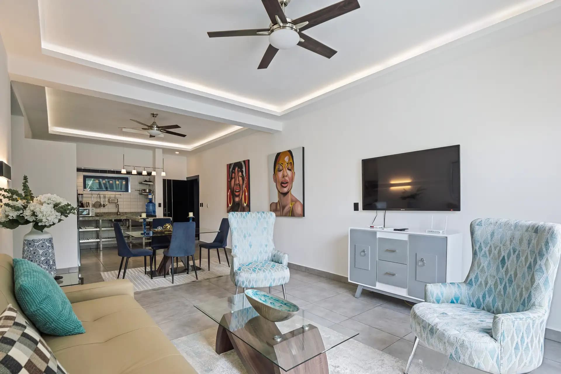 1-Bedroom Deluxe Rental Apartment with Pool and Gym in Sosúa — Living room