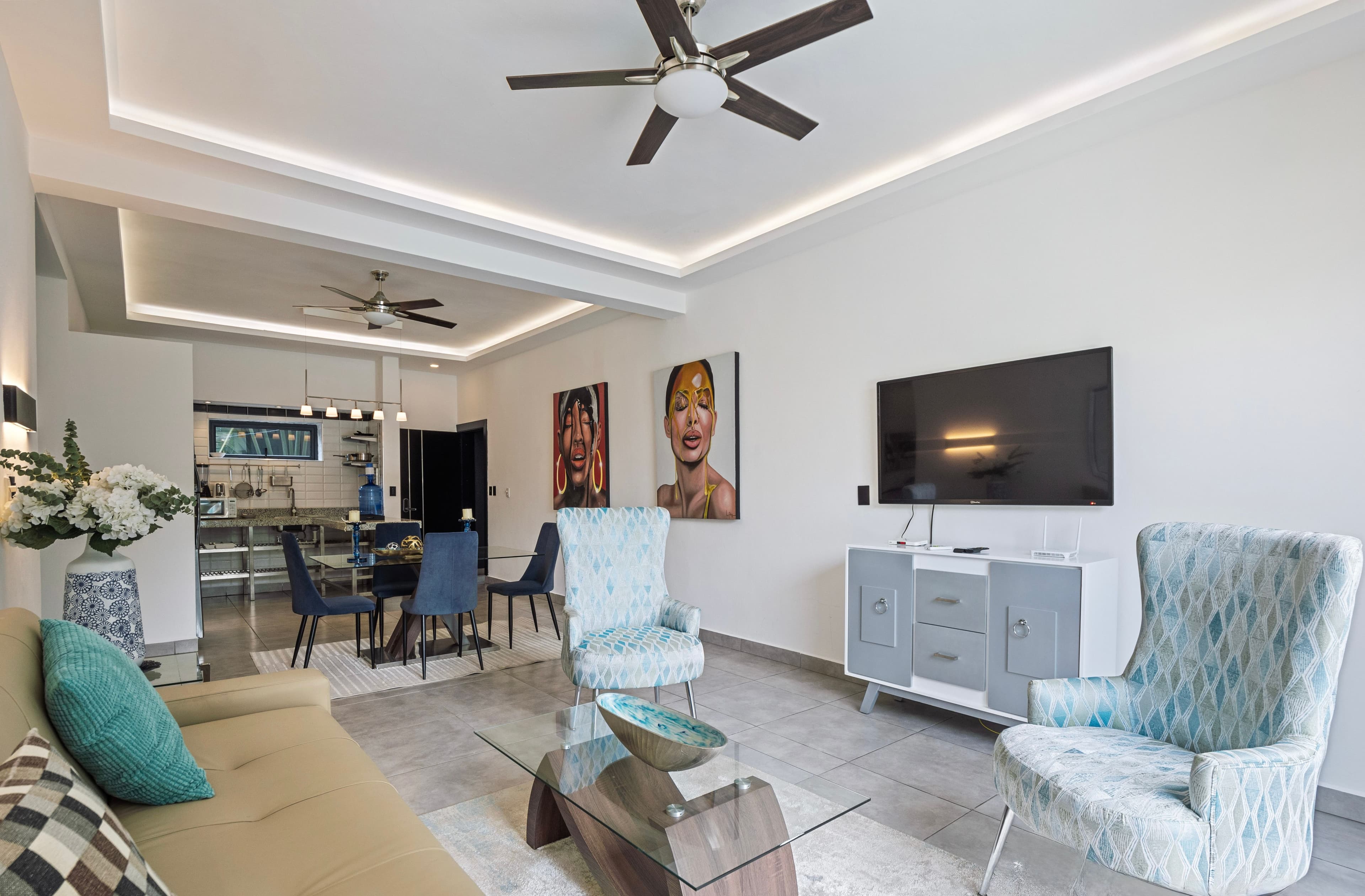 1-Bedroom Deluxe Rental Apartment with Pool and Gym in Sosúa — Living room