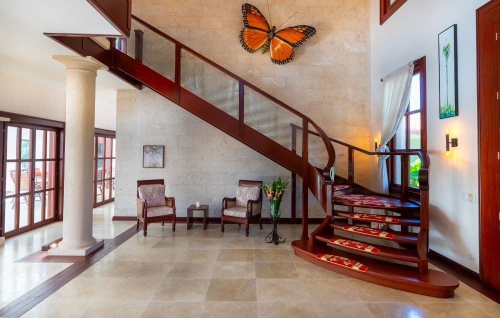 Villa mit 7 Schlafzimmern und Salzwasserpool in Sea Horse Ranch, Cabarete — Treppenhaus